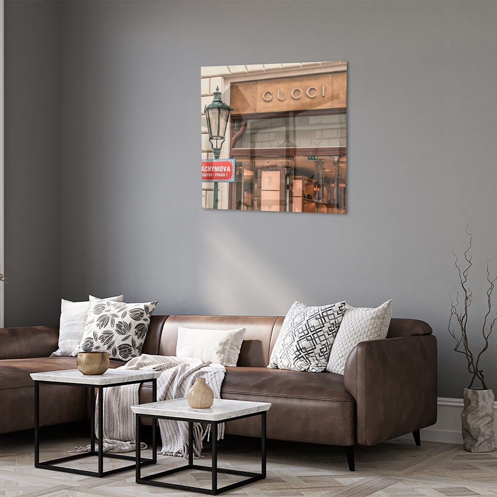Stilvolles Glasbild mit Gucci-Schaufenster – Glasbild aus Sicherheitsglas, Größe 120x80