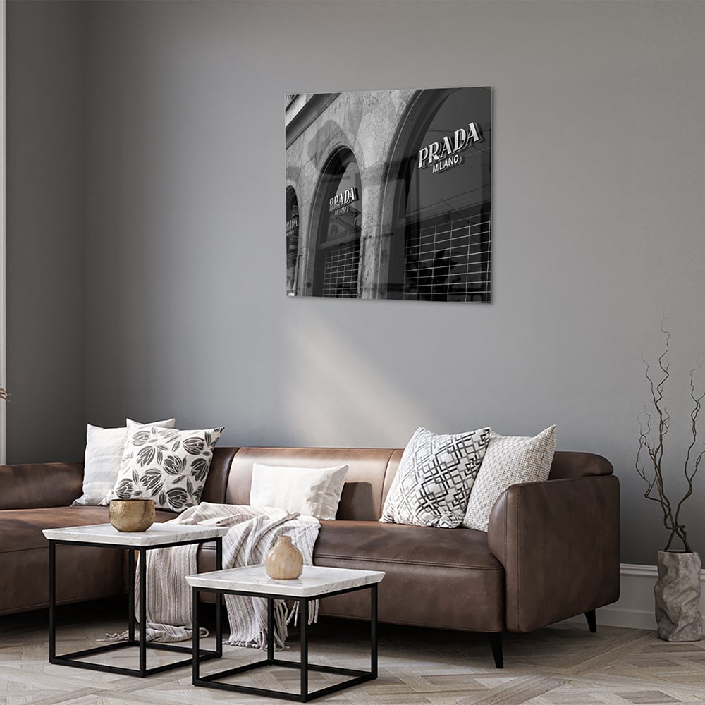 Elegantes Glasbild mit Prada-Schaufenster – Glasbild aus Sicherheitsglas, Größe 120x80