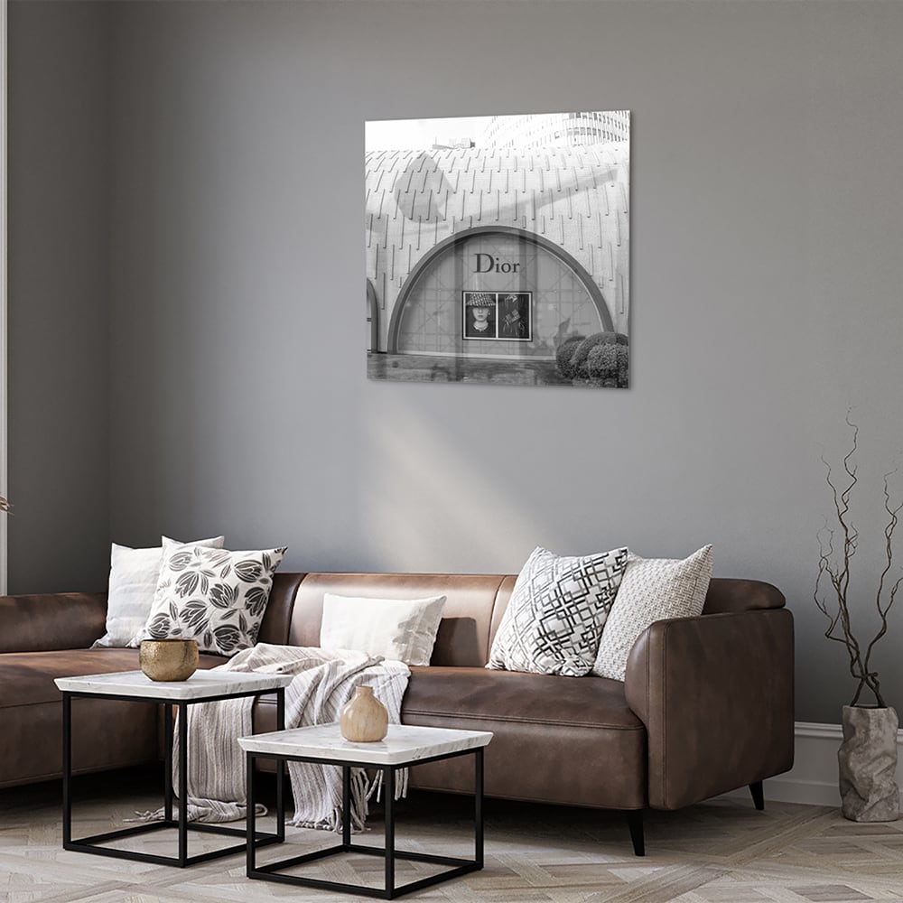 Elegantes Glasbild mit Dior-Schaufenster – Glasbild aus Sicherheitsglas, Größe 120x80