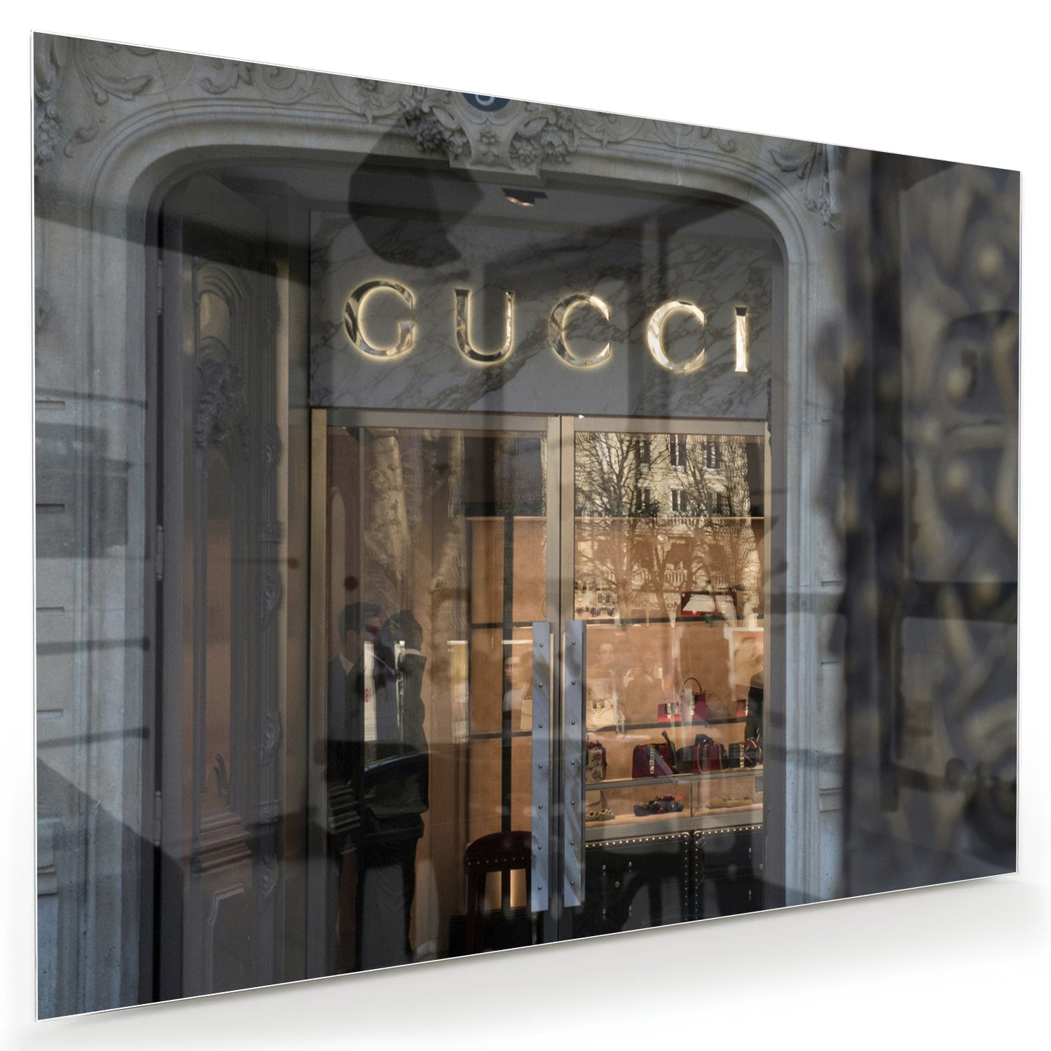 Stilvolles Glasbild mit Gucci-Schaufenster