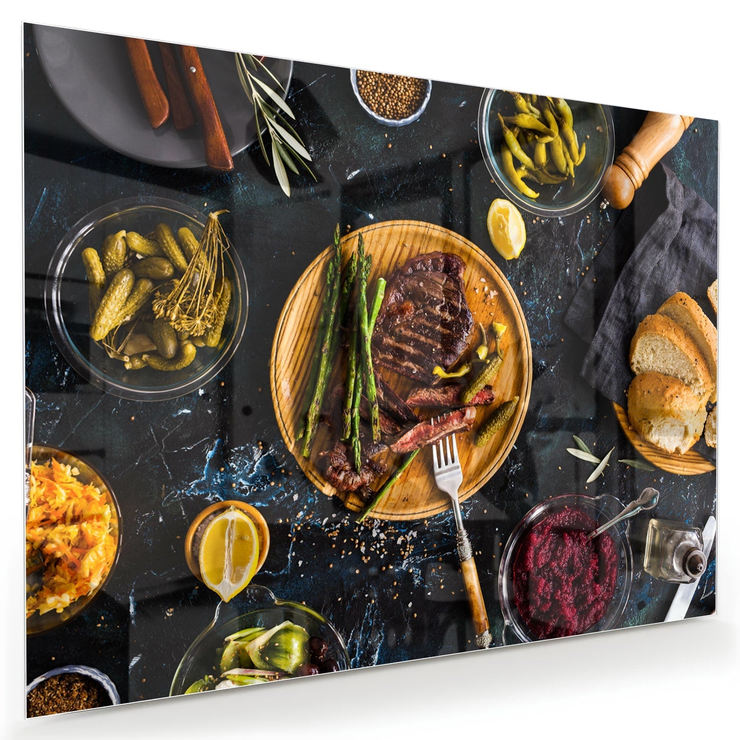 Kulinarisches Glasbild mit verführerischen Speisen