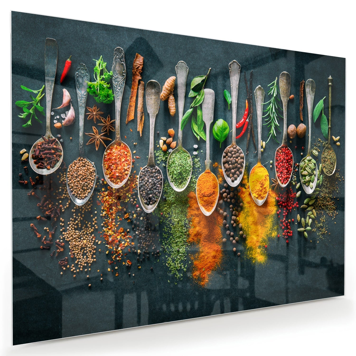 Farbenfrohes Glasbild mit Gewürzen und Kräutern