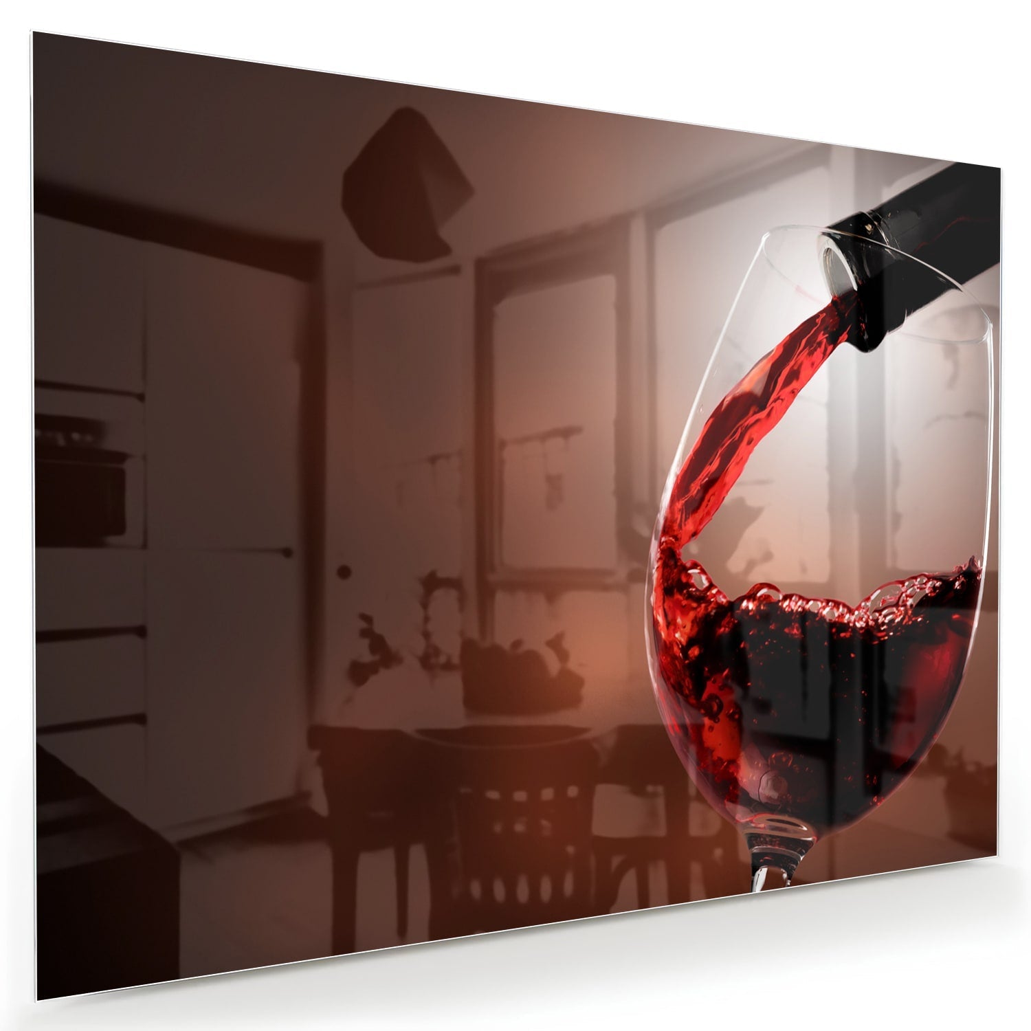 Glasbild mit Rotwein in einem stilvollen Raum