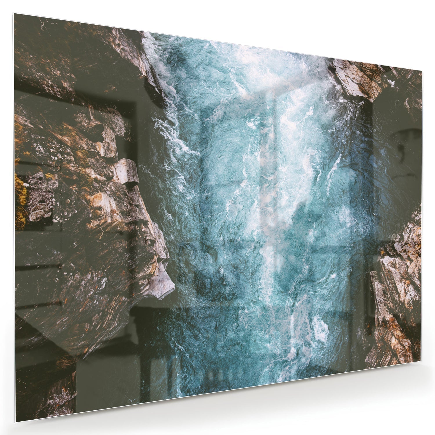 Glasbild mit klarem Bergwasser