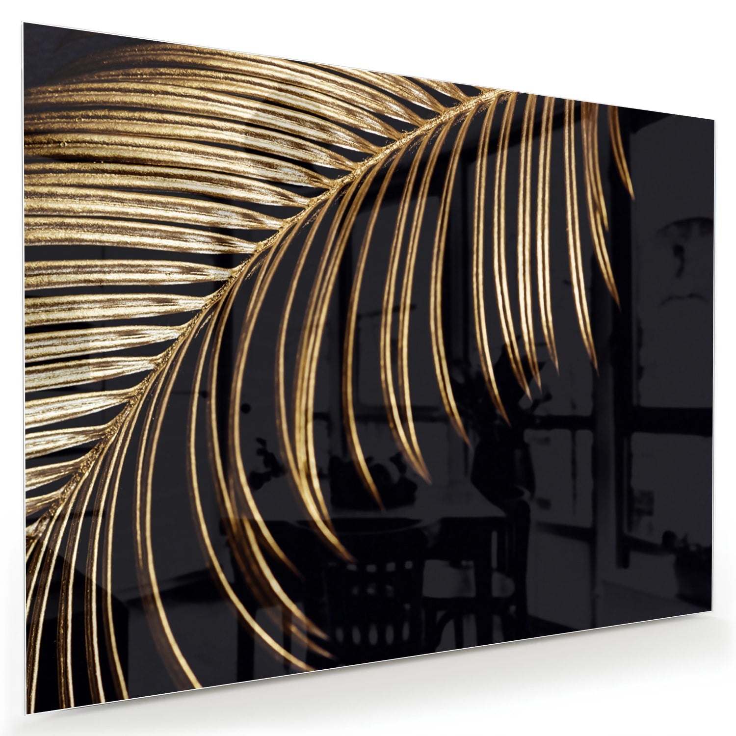 Goldfarbenes Glasbild mit Palmblatt auf schwarzem Hintergrund