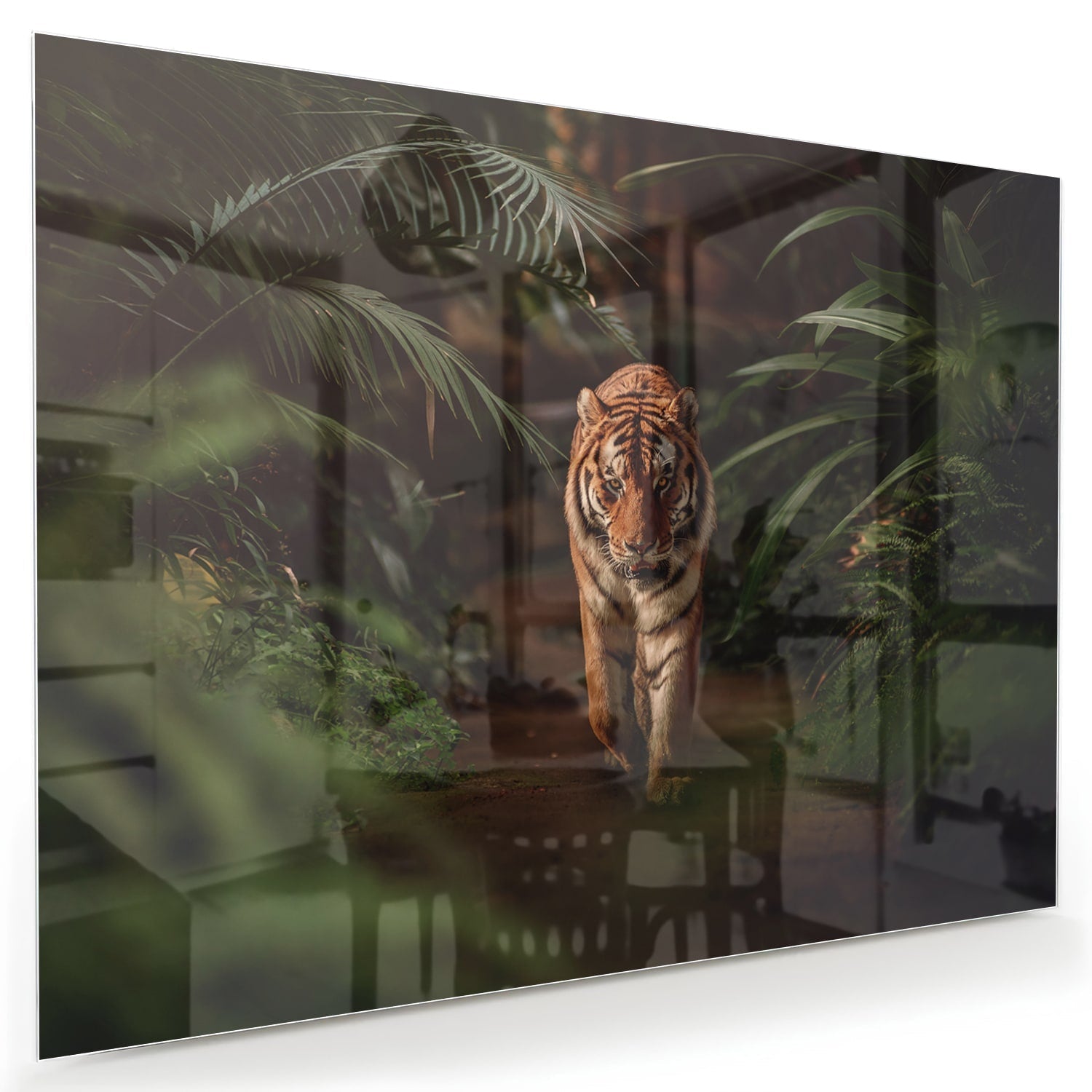 Elegantes Glasbild mit Tiger zwischen Blättern