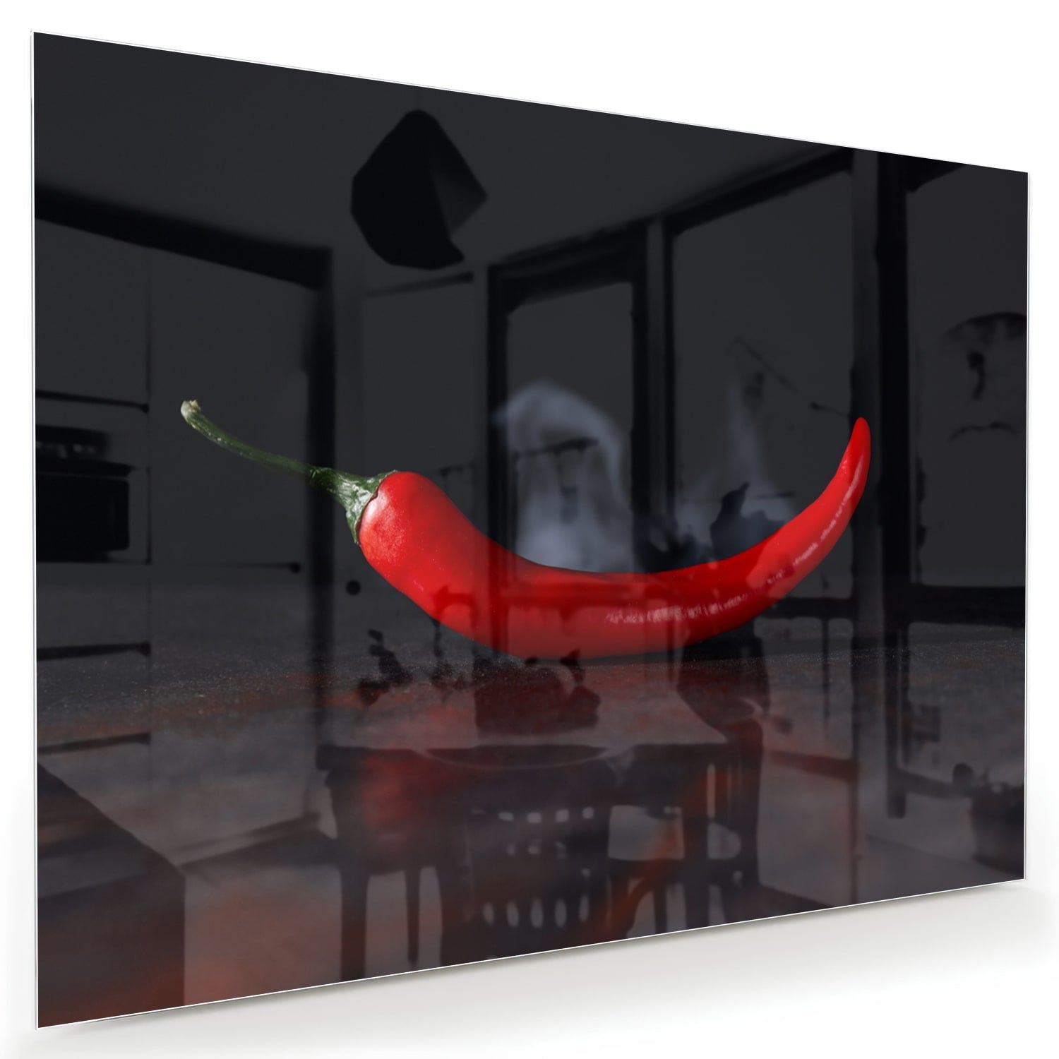 Glasbild – Tiefrote Paprika auf schwarzem Hintergrund