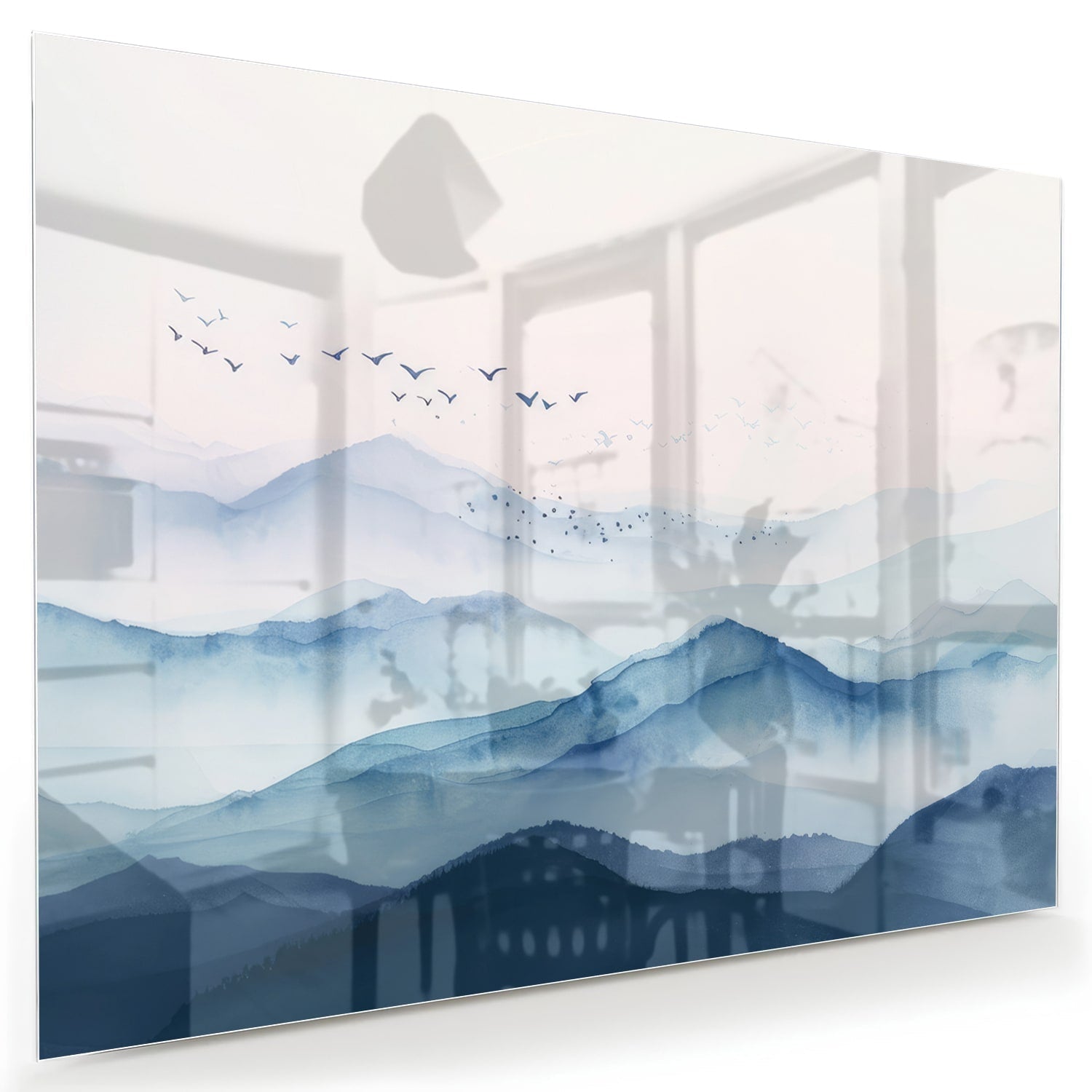 Ruhiges Glasbild mit blauen Bergen