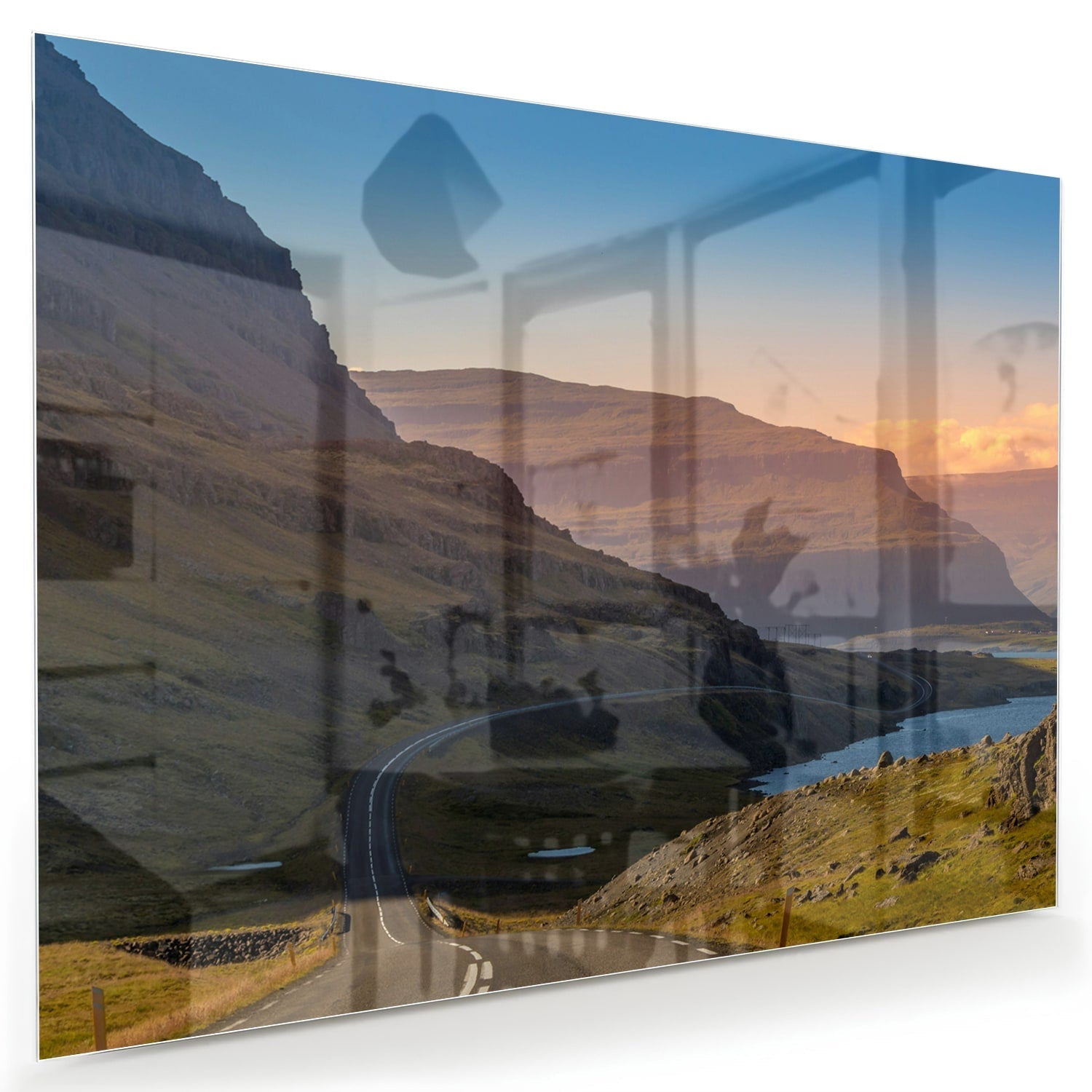 Atemberaubendes Glasbild mit Bergen und Fluss