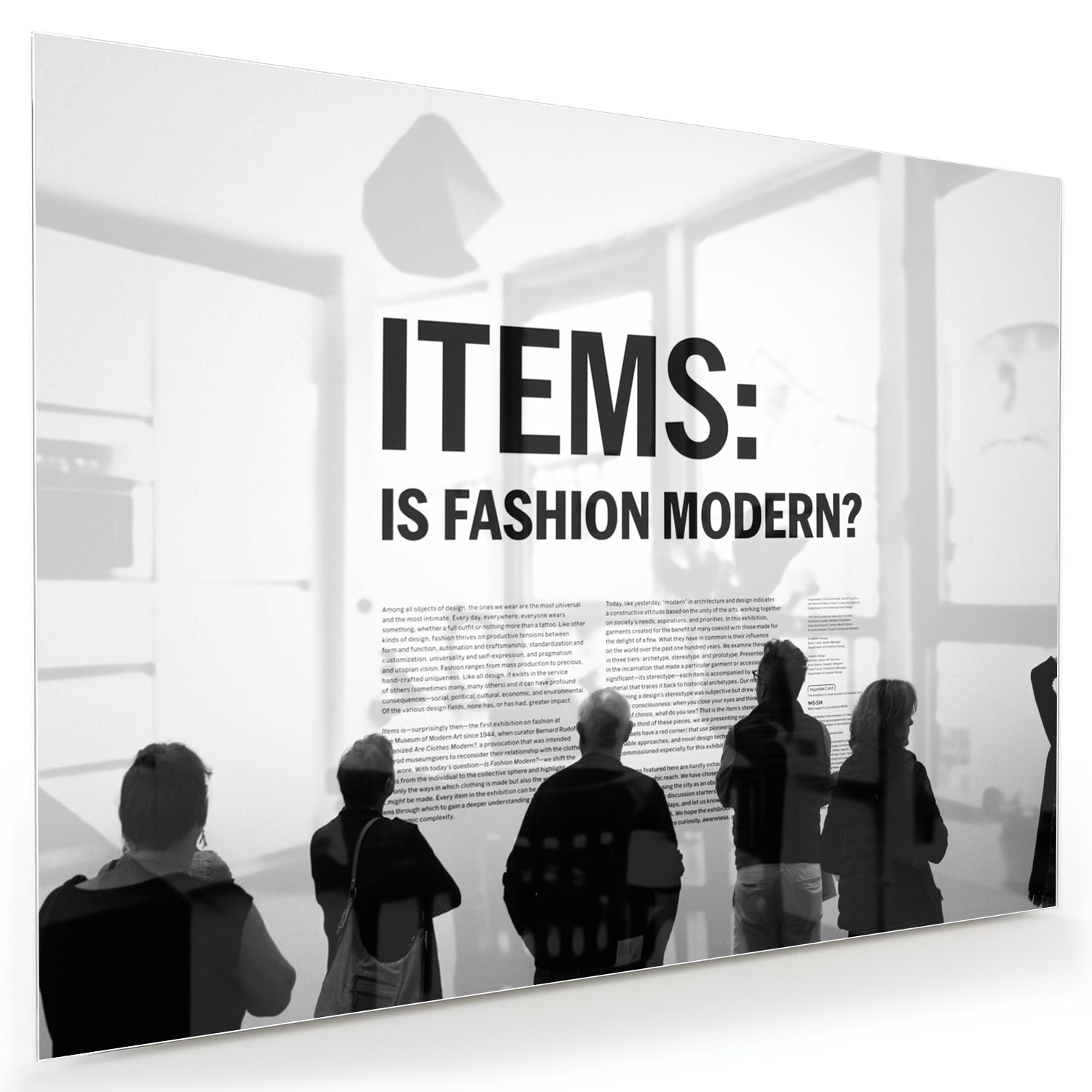 Modernes Glasbild 'Is Fashion Modern?'