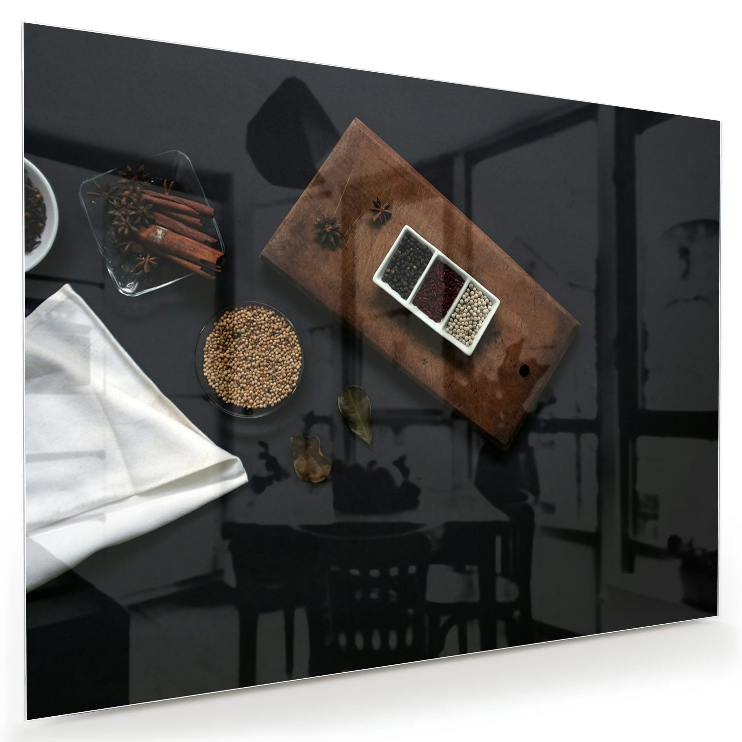 Modernes Glasbild mit Kaffee und Notizen