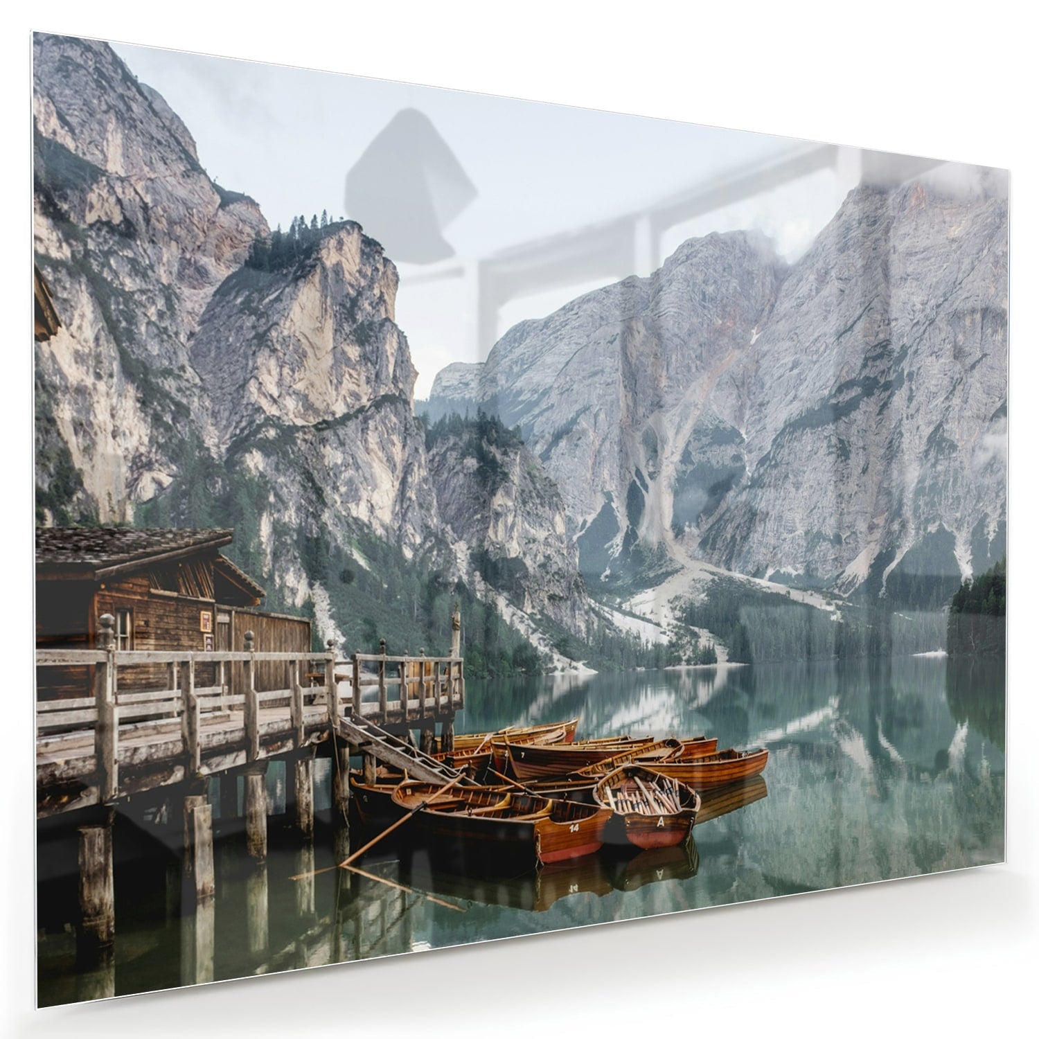 Rustikales Glasbild mit Bergen und Booten