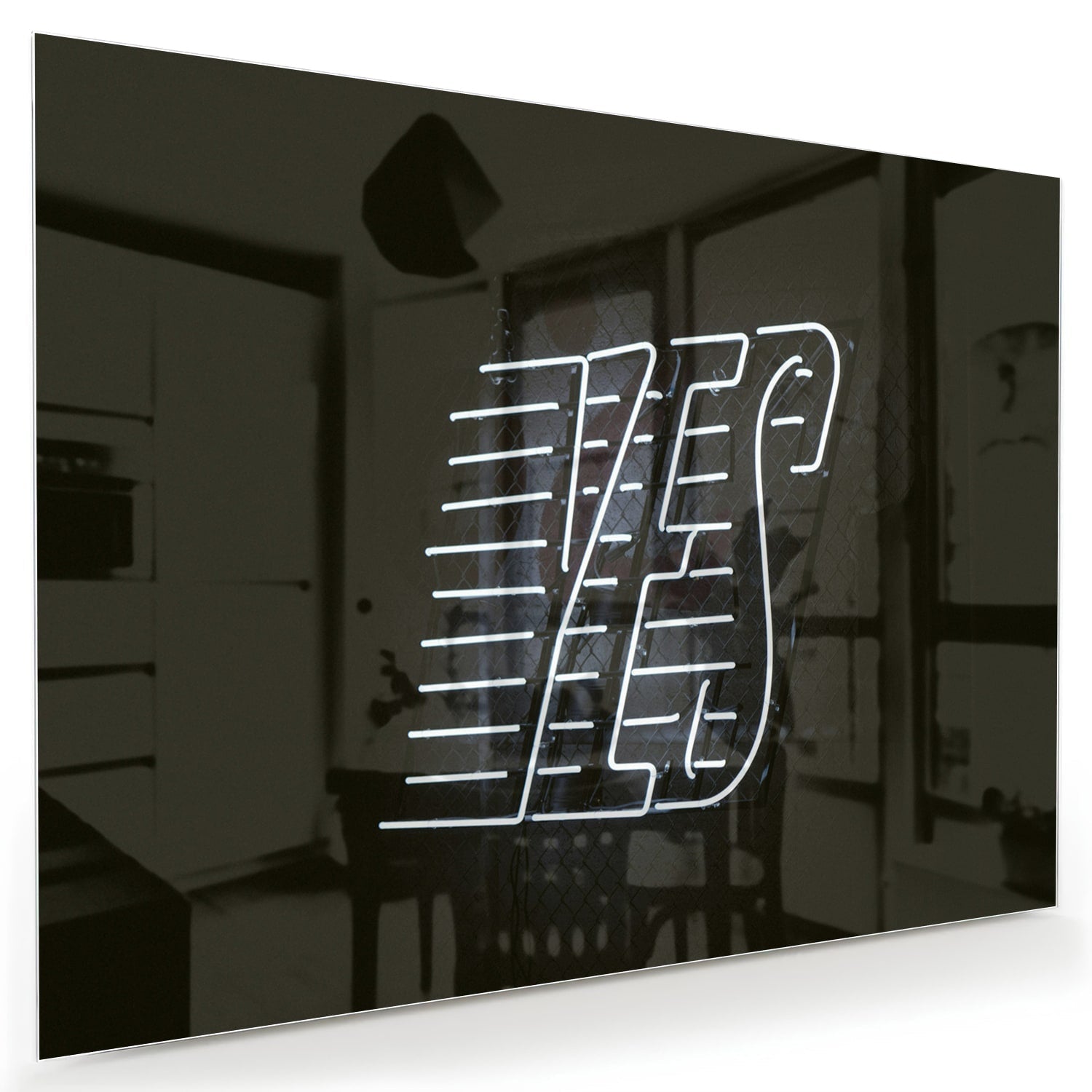 Glasbild mit 'YES' Schriftzug in modernem Design