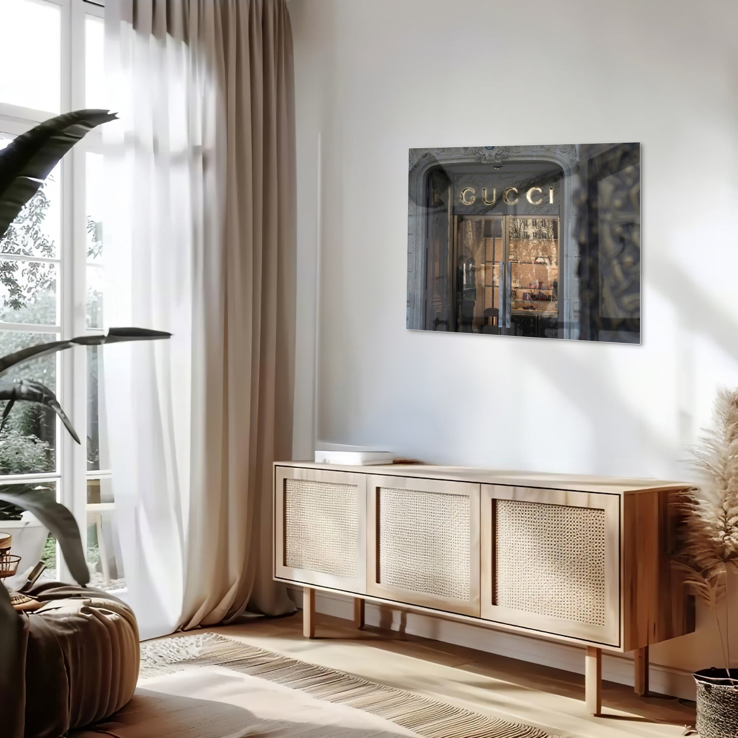 Stilvolles Glasbild mit Gucci-Schaufenster