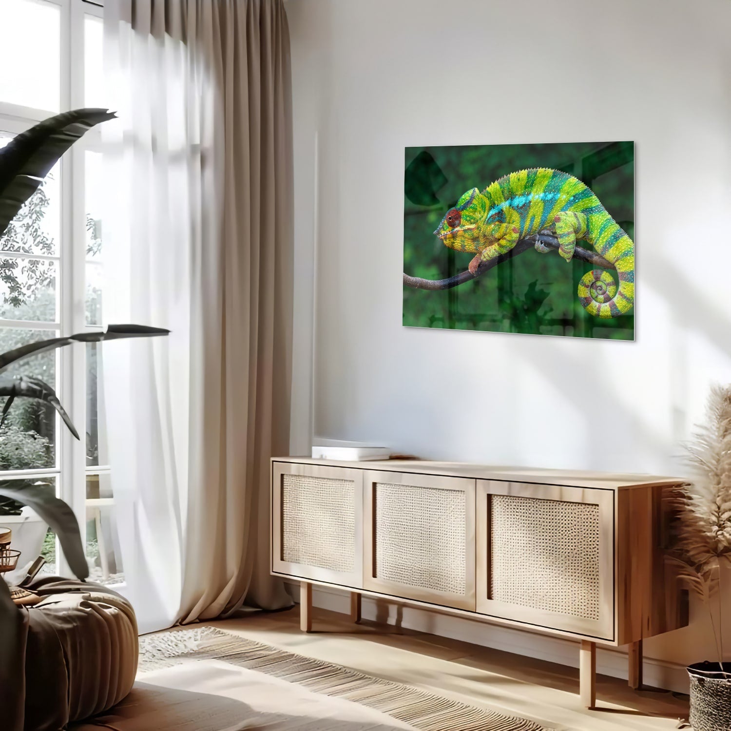 Farbenfrohes Glasbild mit einem Chamäleon
