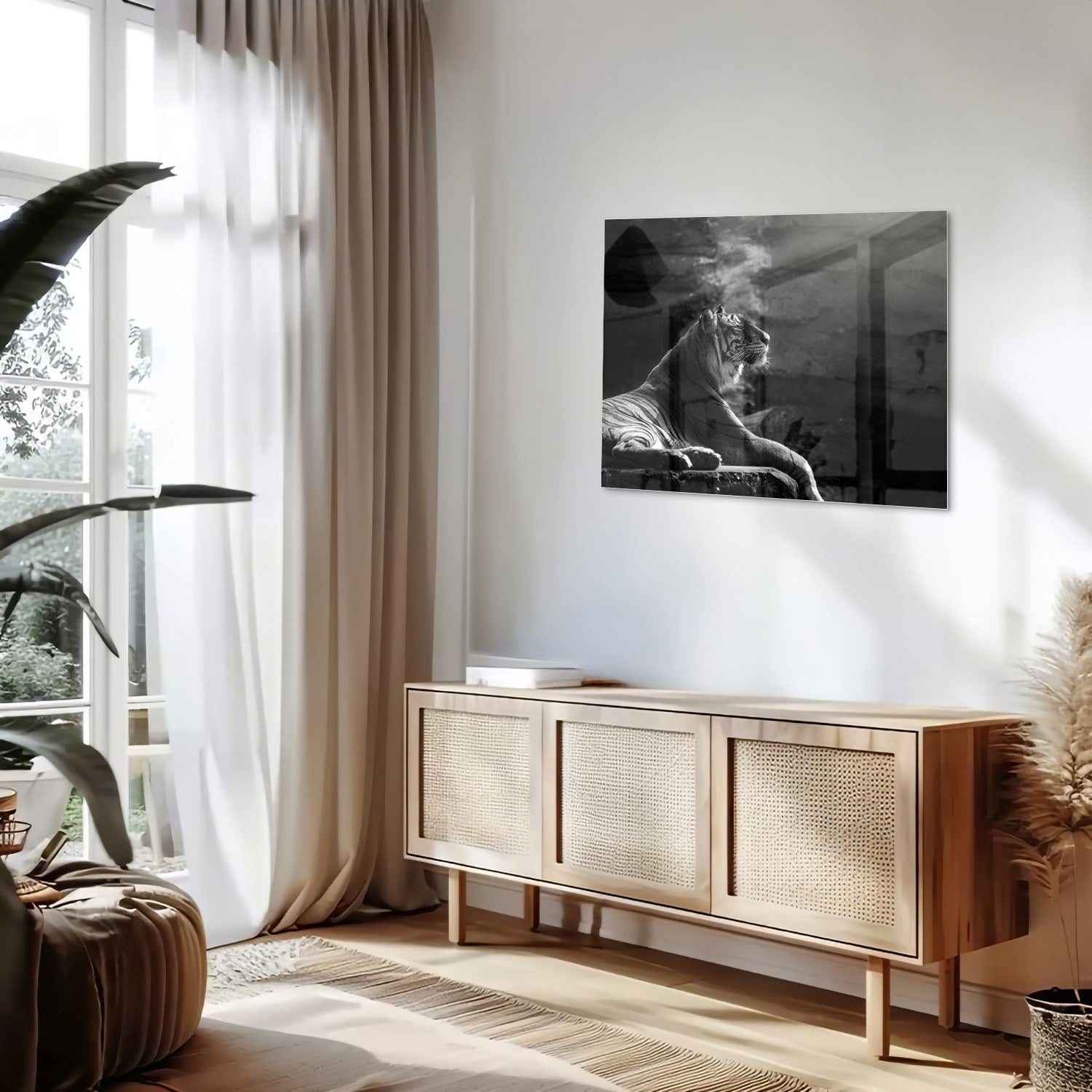 Schwarz-Weiß-Glasbild mit einem majestätischen Tiger