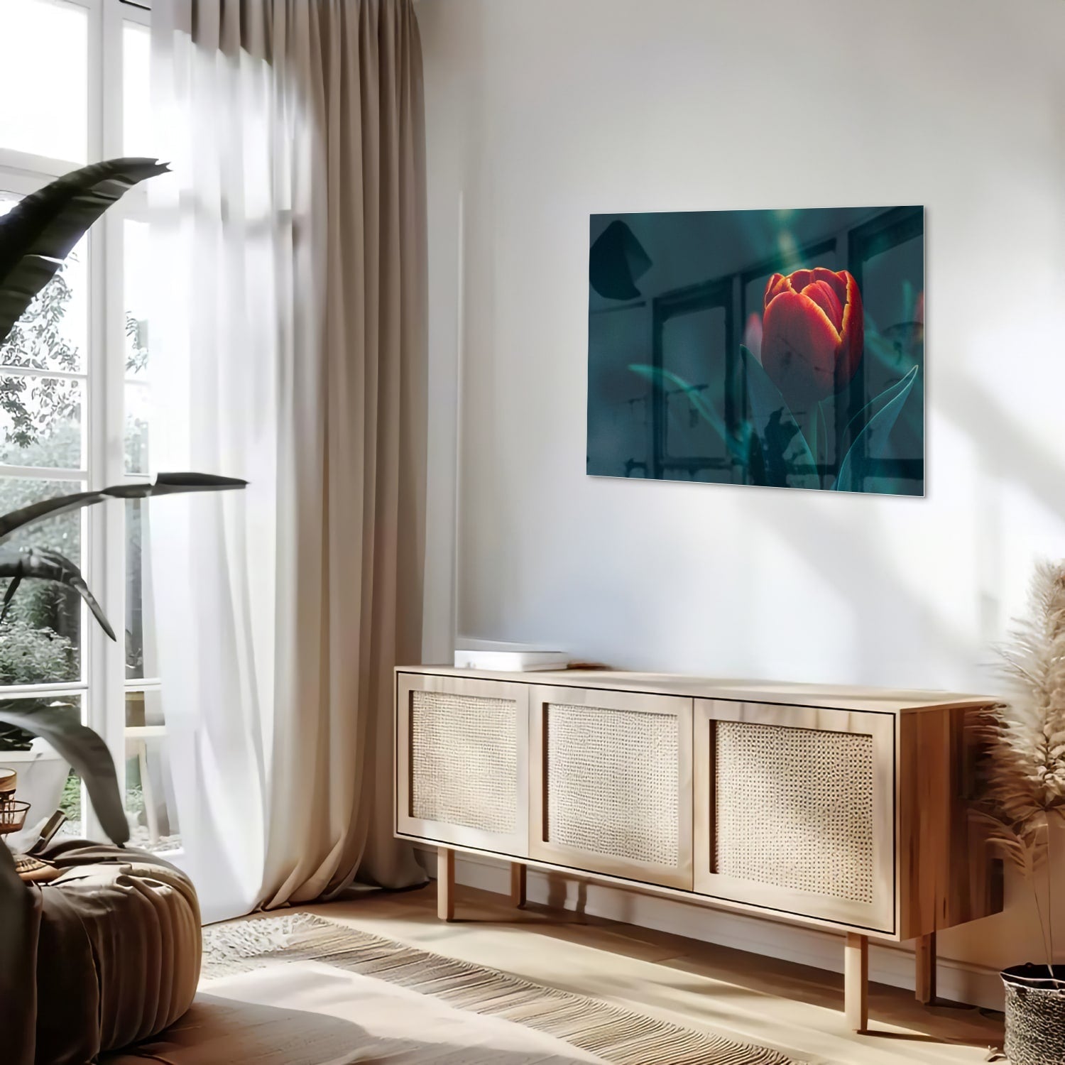 Glasbild mit roter Tulpe in einem modernen Interieur