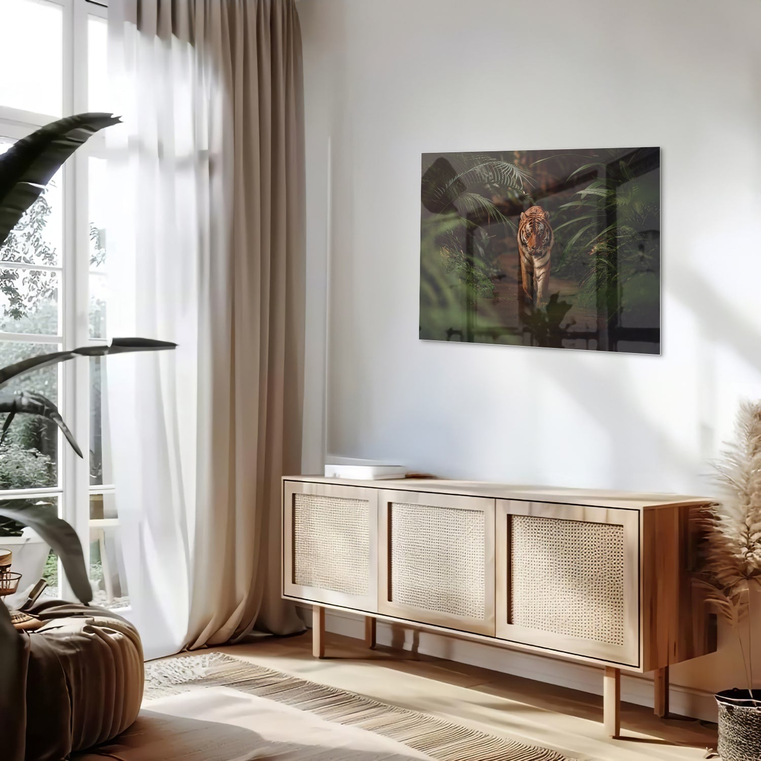 Elegantes Glasbild mit Tiger zwischen Blättern