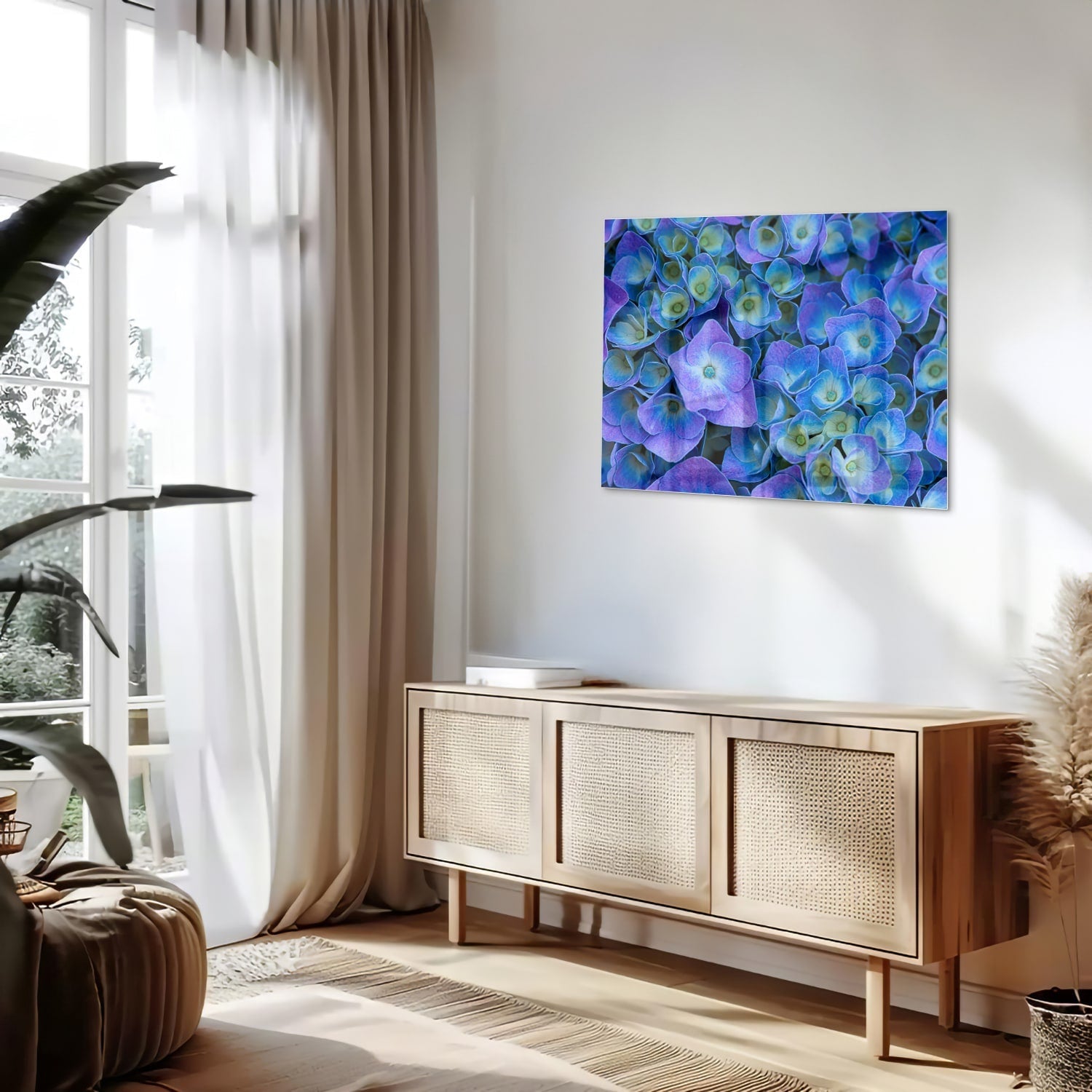 Farbenfrohes Glasbild mit blauen Blumen
