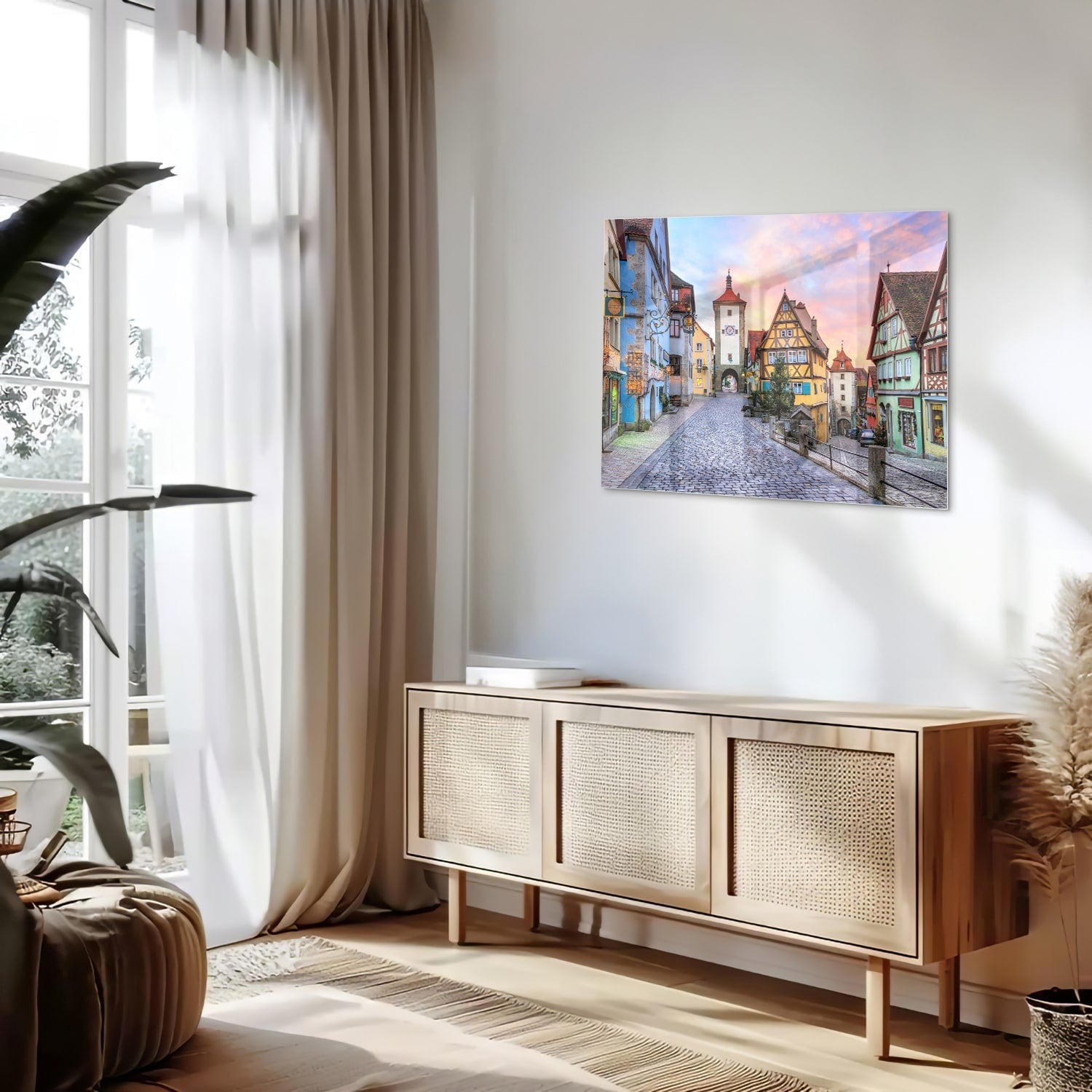 Glasbild mit malerischer Straße und historischen Gebäuden