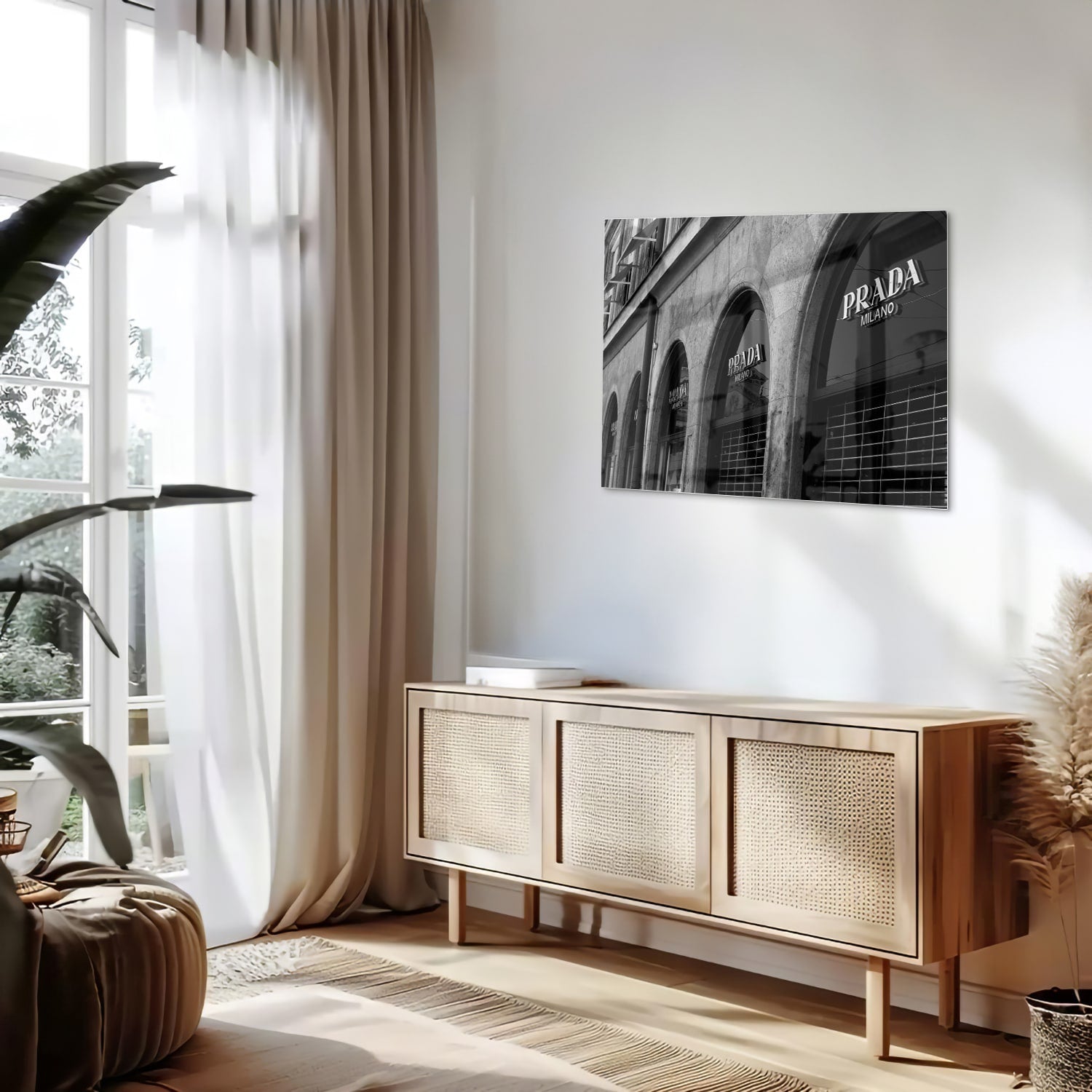 Elegantes Glasbild mit Prada-Schaufenster