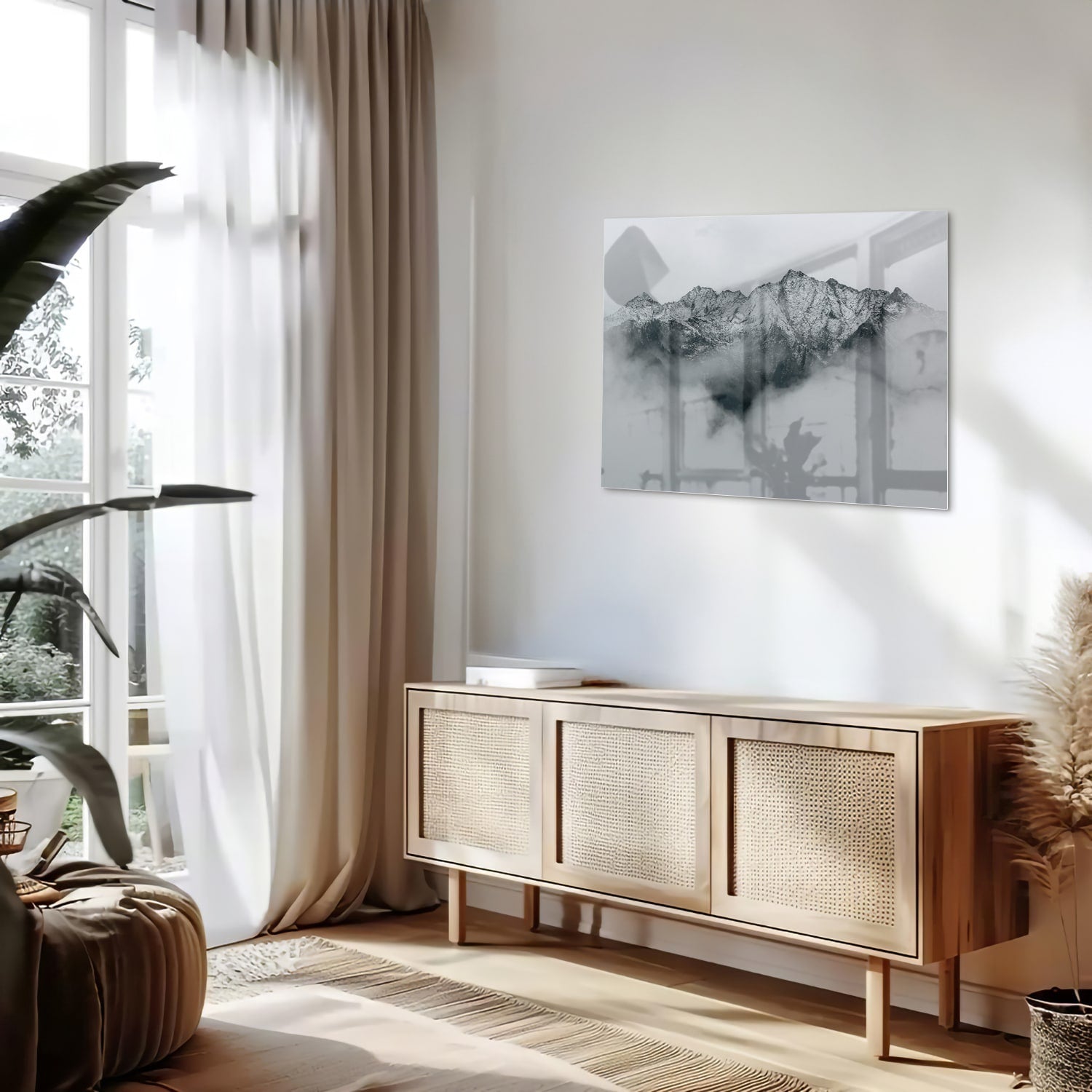 Elegantes Glasbild mit Bergen in Schwarz-Weiß