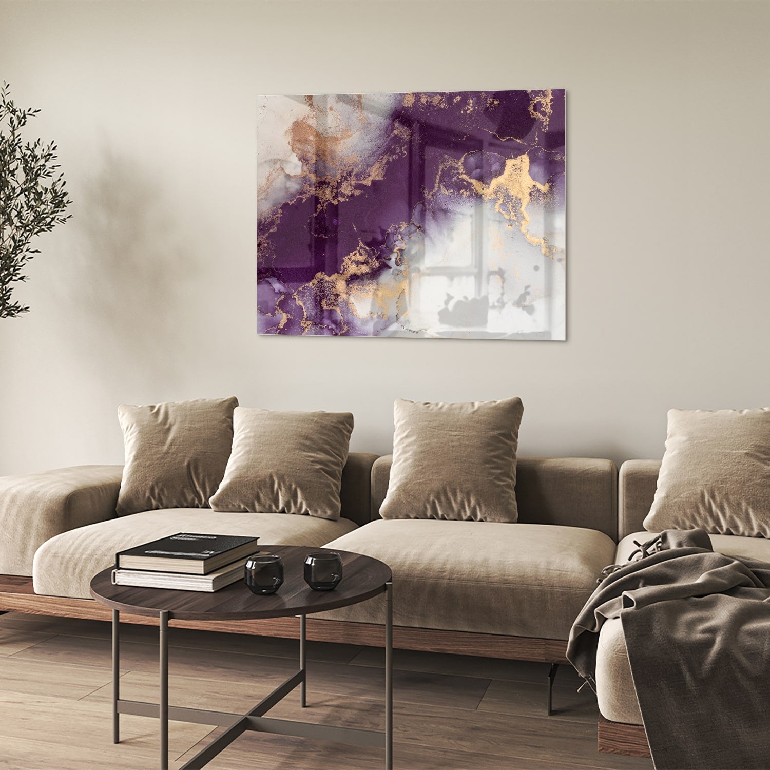Violettes Glasbild mit goldenen Akzenten