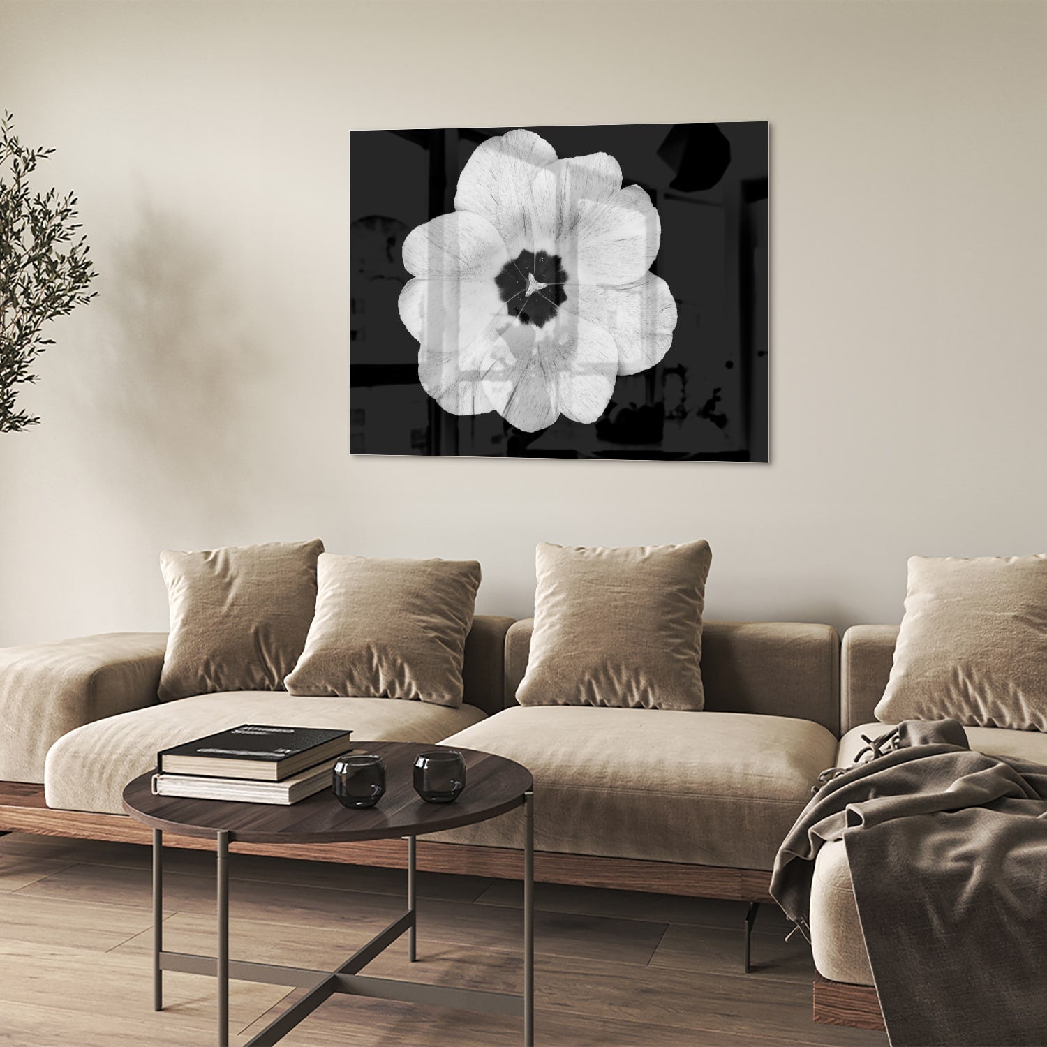 Glasbild mit einer weißen Blume auf schwarzem Hintergrund