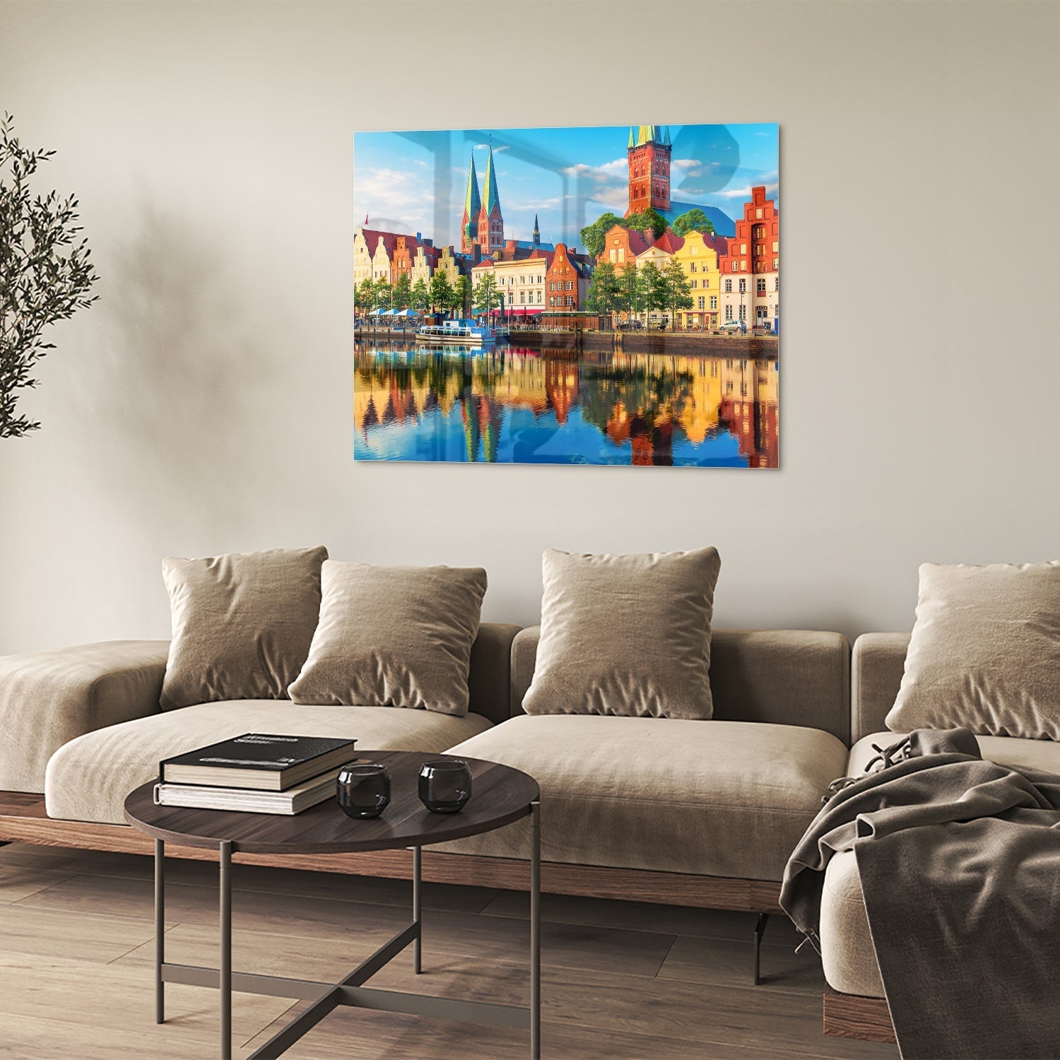 Farbenfrohes Glasbild mit einer Stadtlandschaft