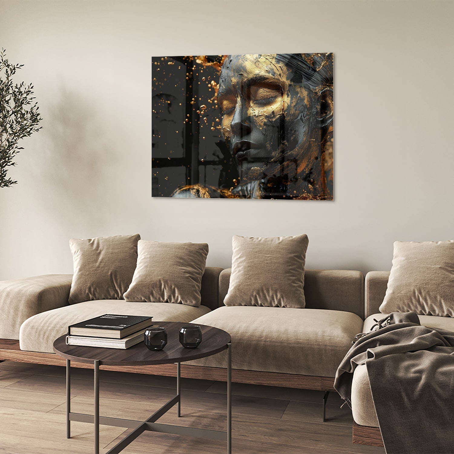 Goldenes Glasbild mit weiblichem Porträt