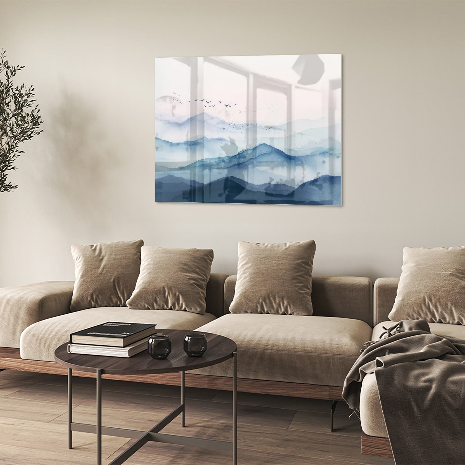 Ruhiges Glasbild mit blauen Bergen