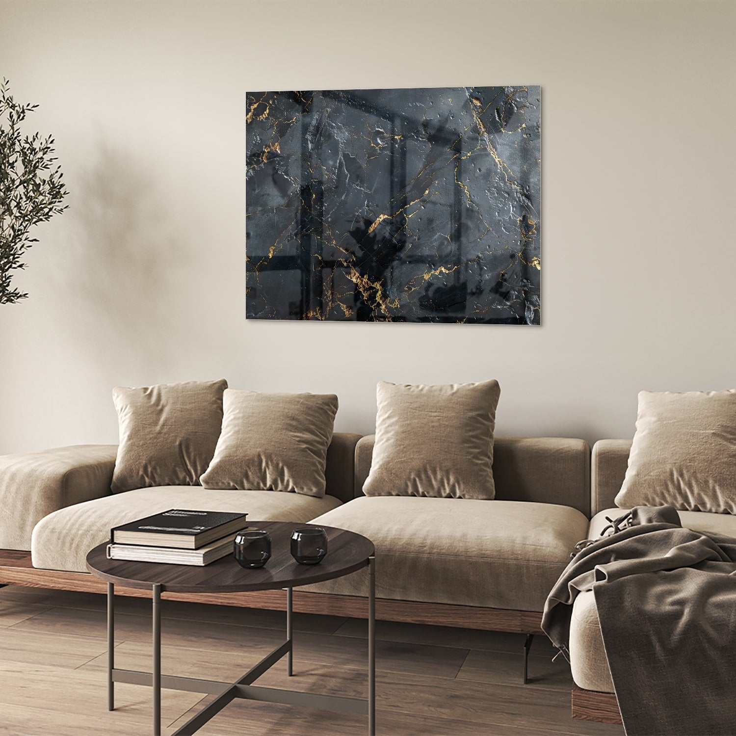 Elegantes Glasbild mit goldener Marmoroptik