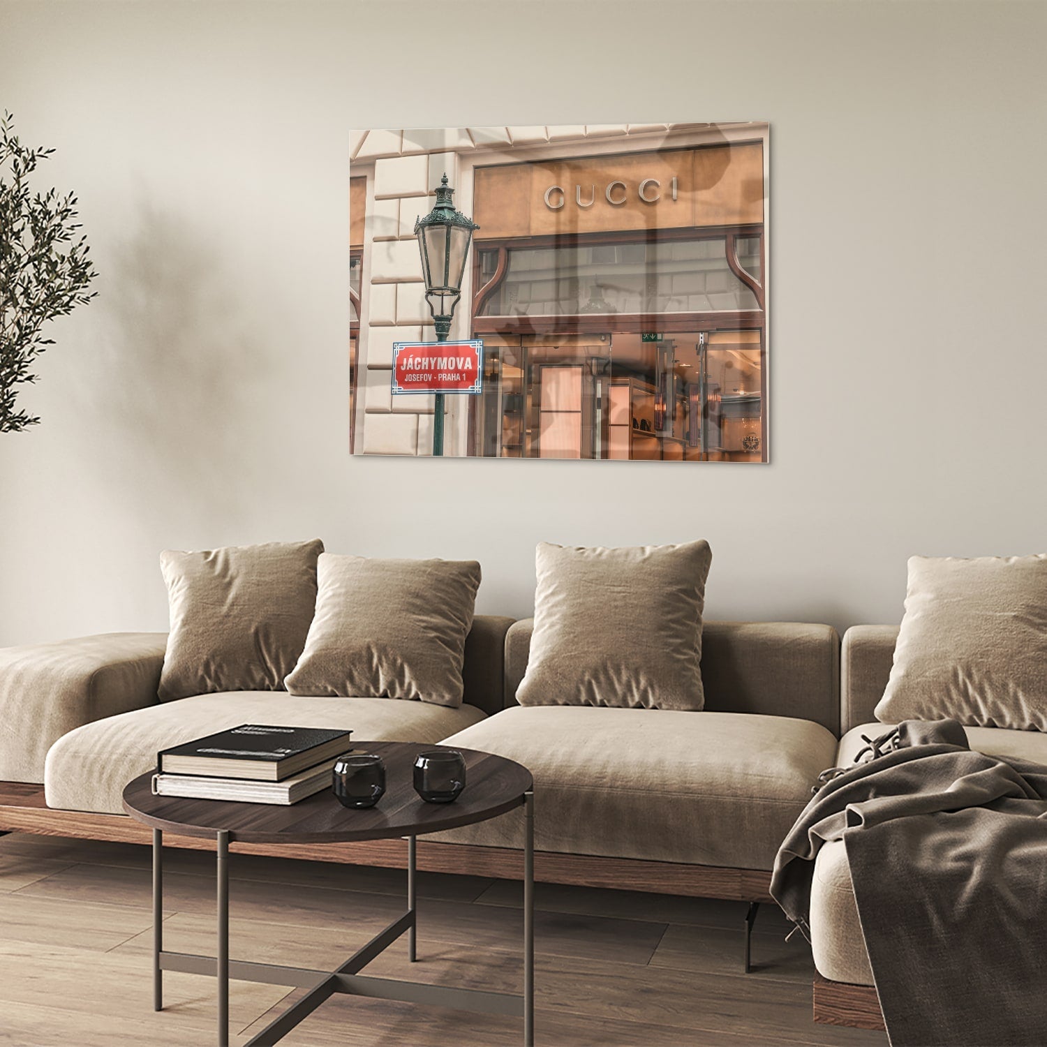 Stilvolles Glasbild mit Gucci-Schaufenster