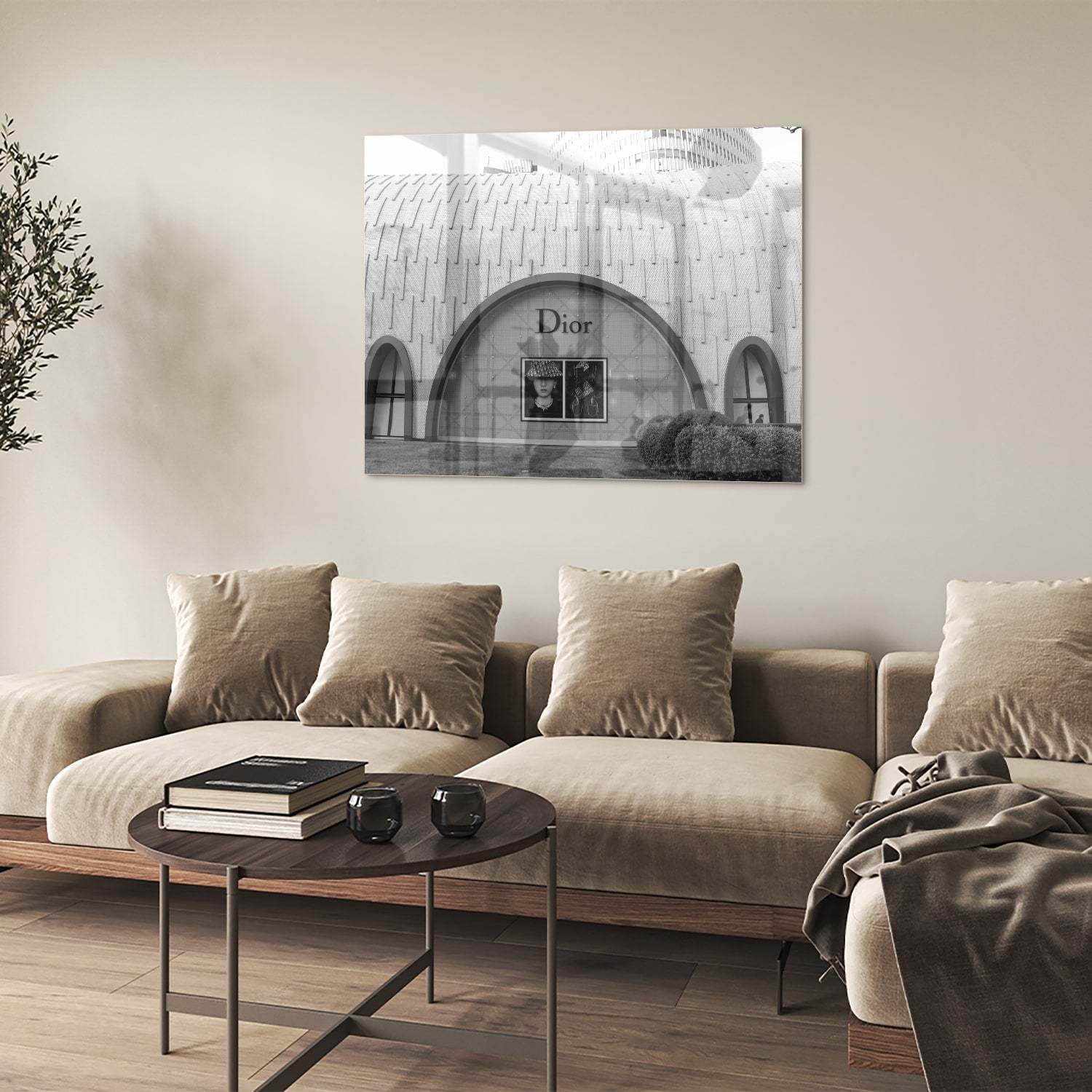 Elegantes Glasbild mit Dior-Schaufenster