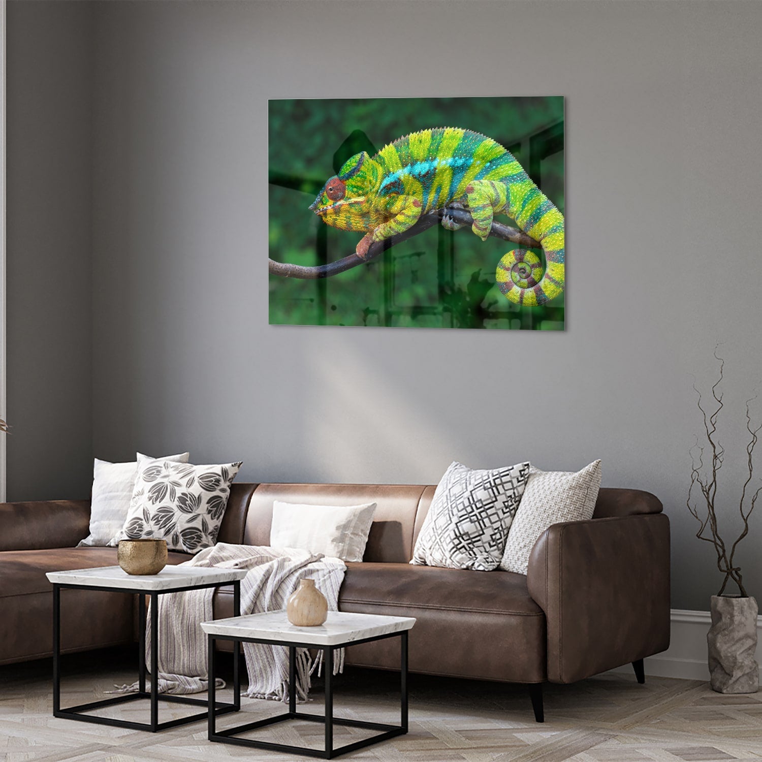 Farbenfrohes Glasbild mit einem Chamäleon