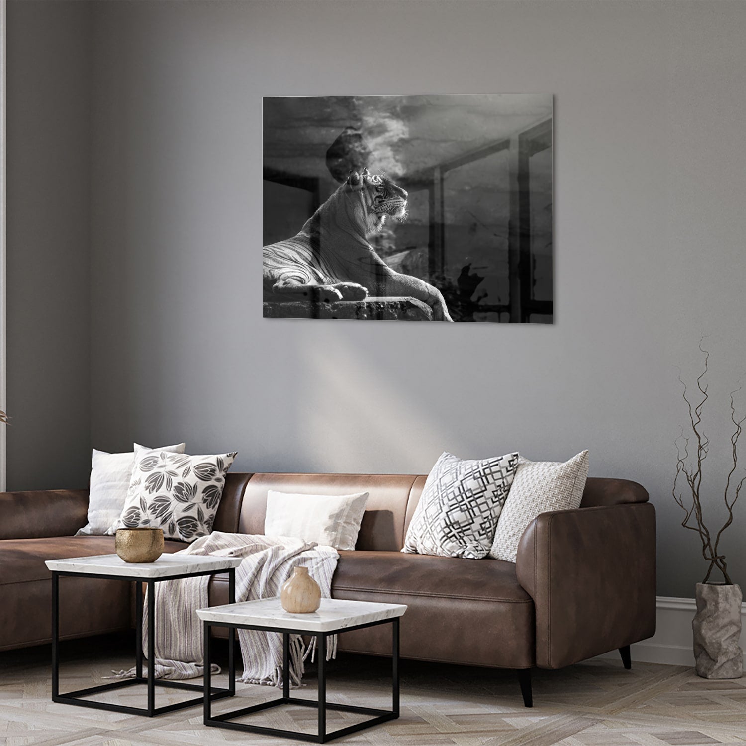 Schwarz-Weiß-Glasbild mit einem majestätischen Tiger