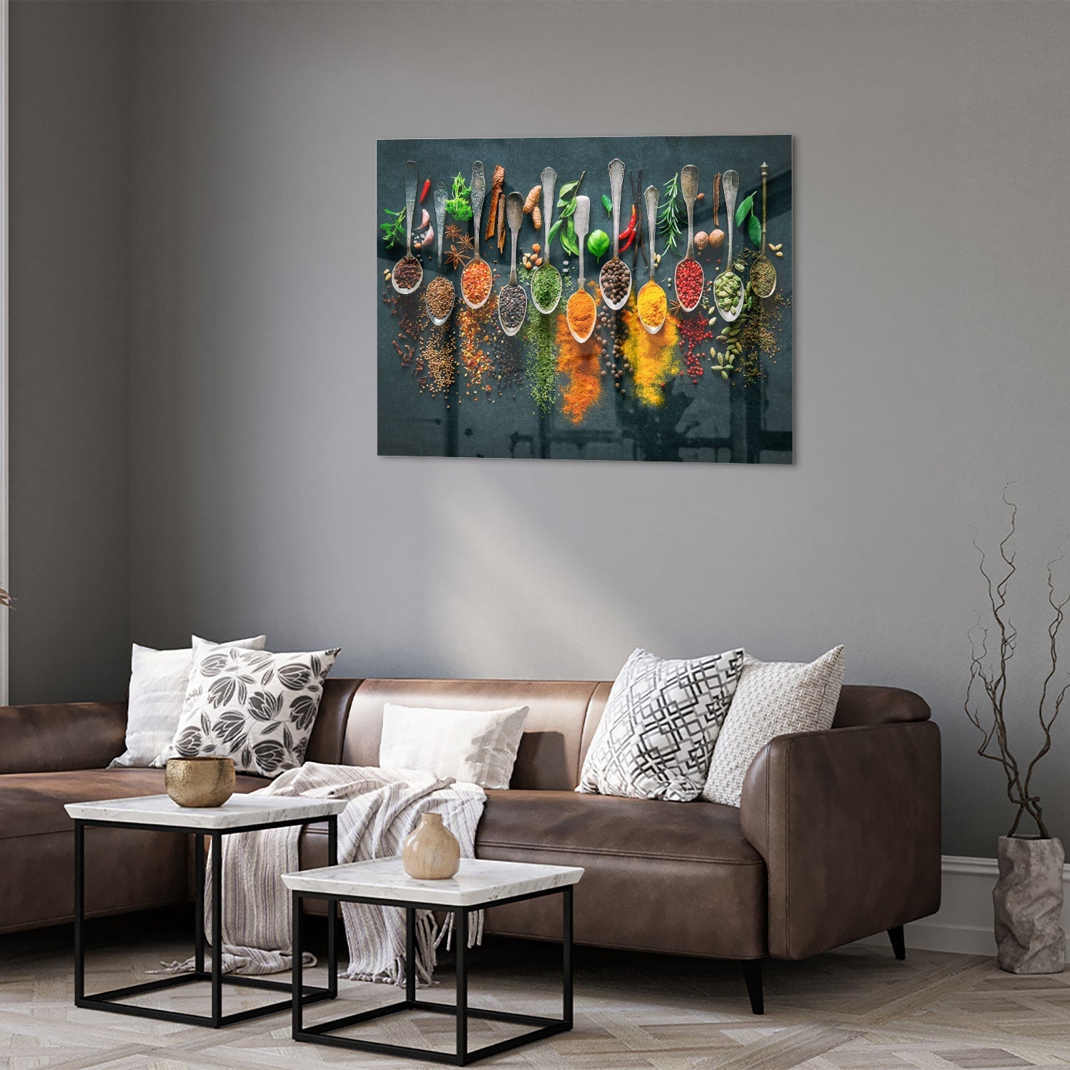 Farbenfrohes Glasbild mit Gewürzen und Kräutern