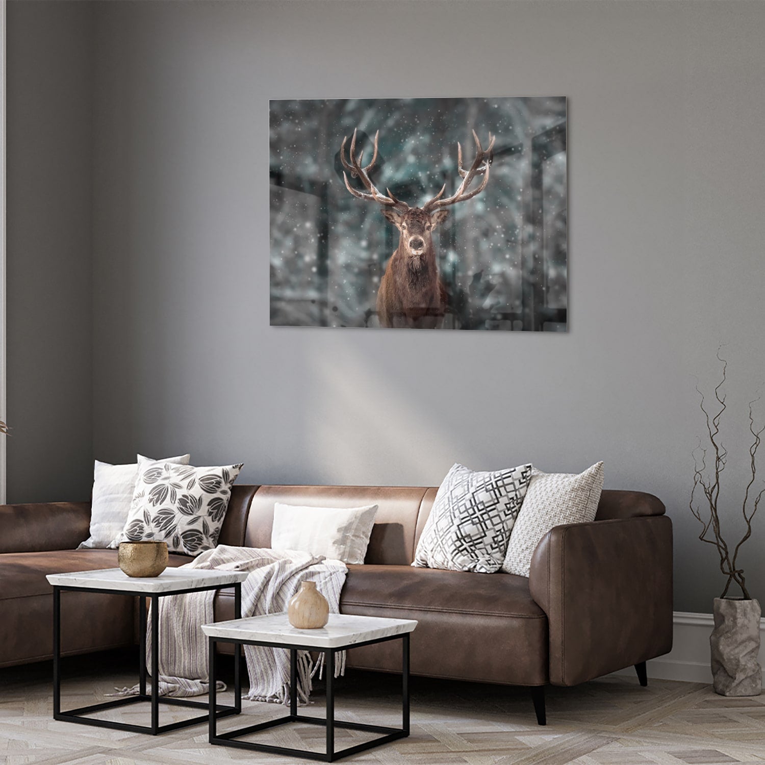 Glasbild mit majestätischem Hirsch in winterlicher Umgebung