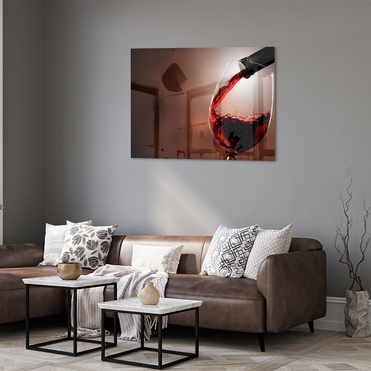 Glasbild mit Rotwein in einem stilvollen Raum