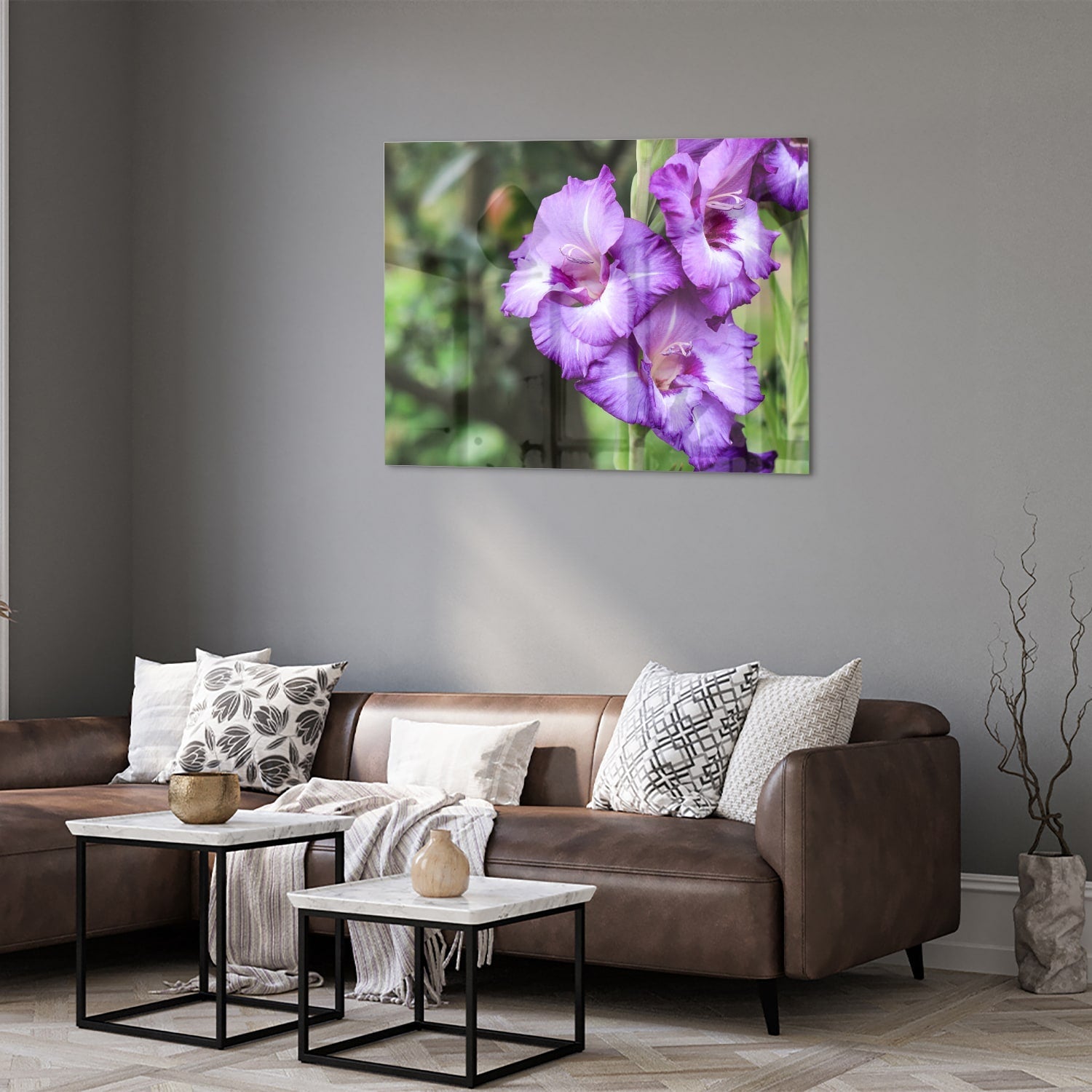 Violette Gladiolen: elegantes Glasbild für Zuhause