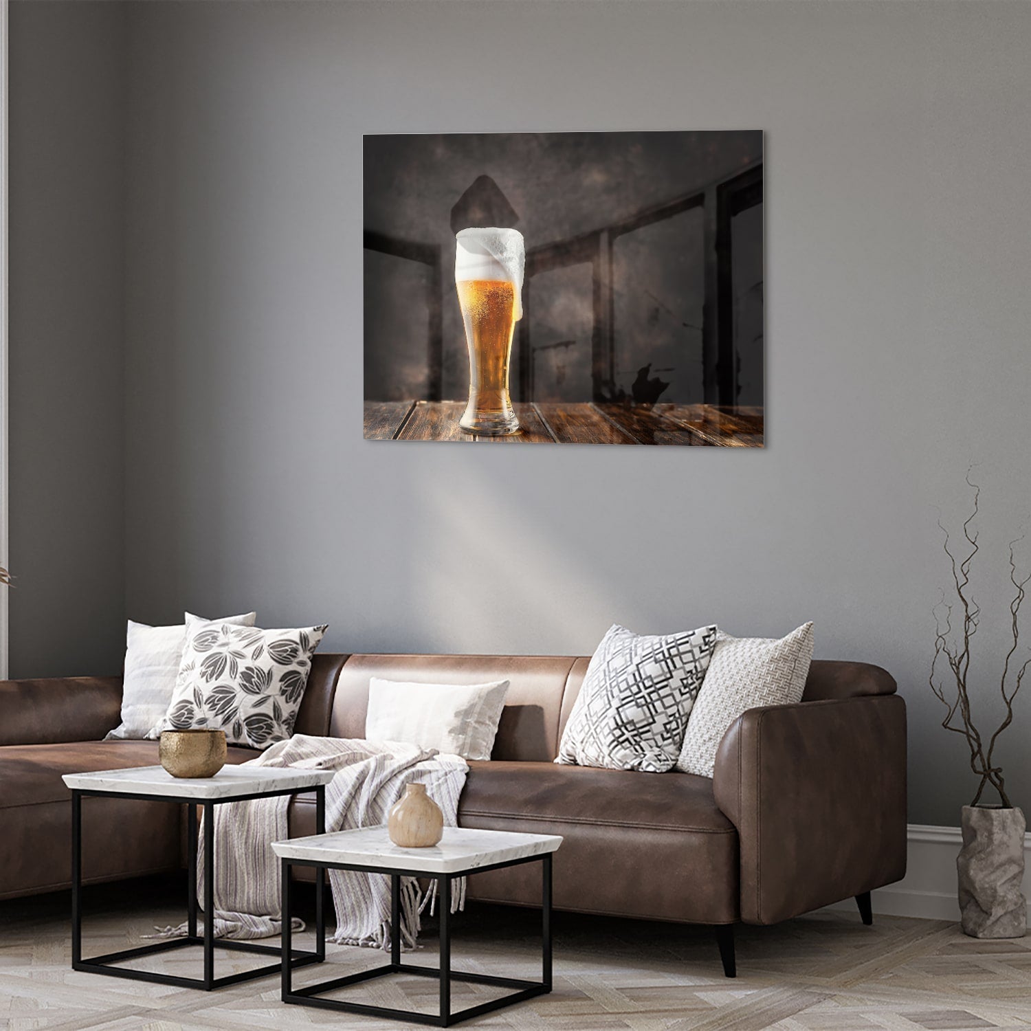 Stilvolles Glasbild mit einem Bier