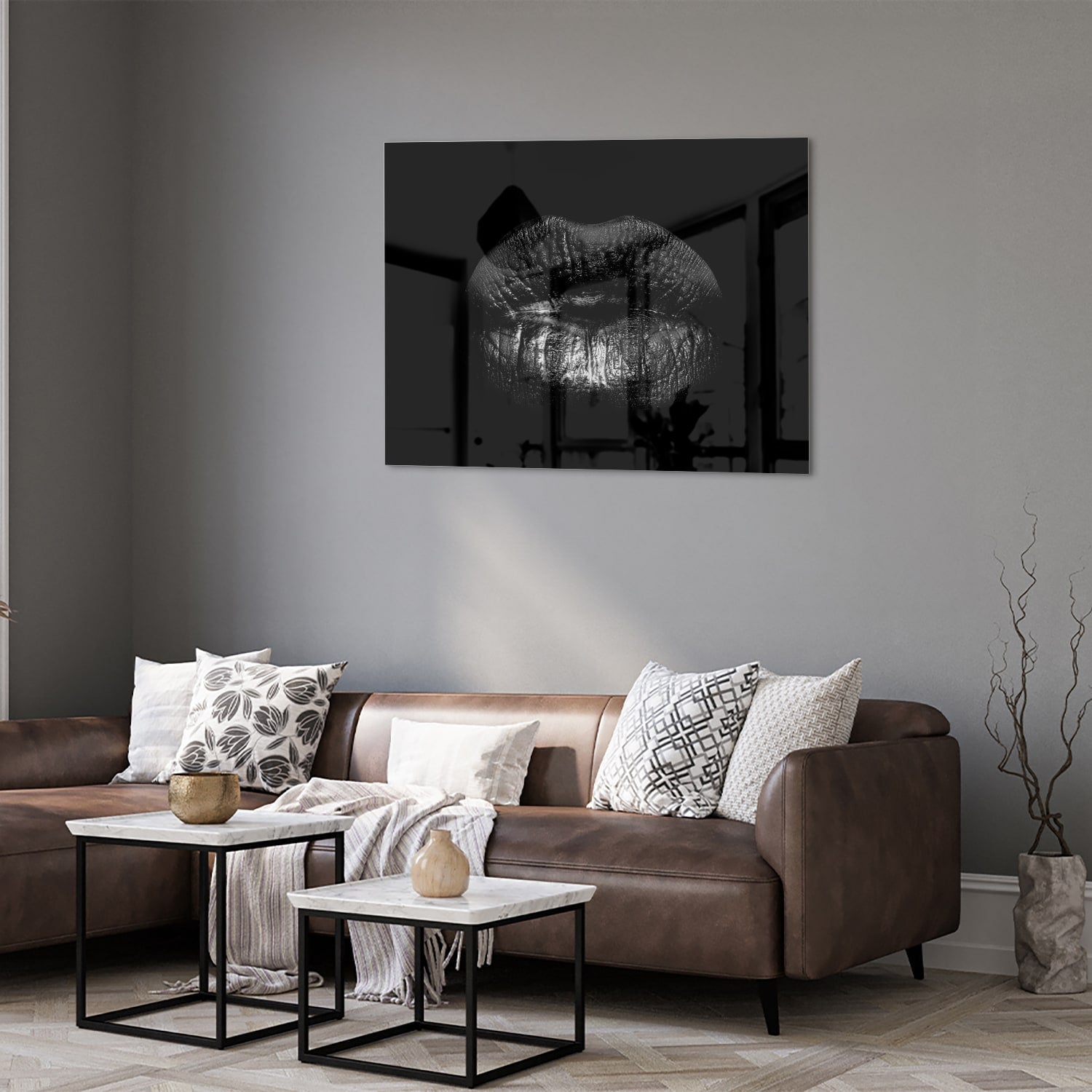 Schwarzes Glasbild mit Lippenprint