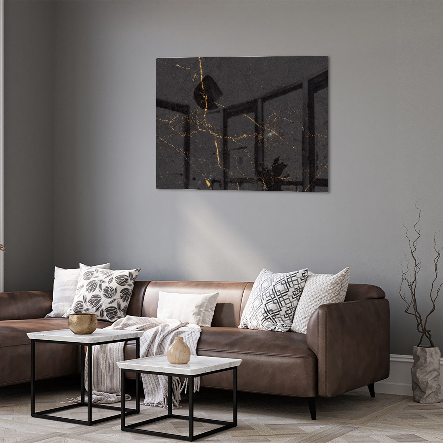 Schwarzes Glasbild mit goldenen Linien