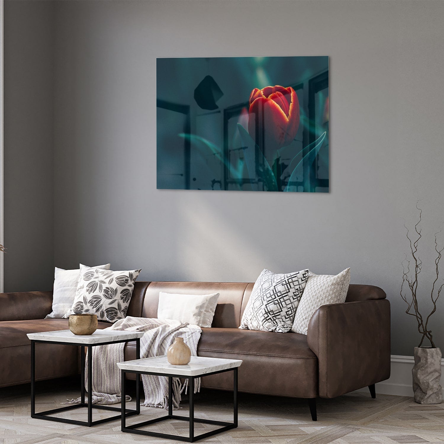 Glasbild mit roter Tulpe in einem modernen Interieur
