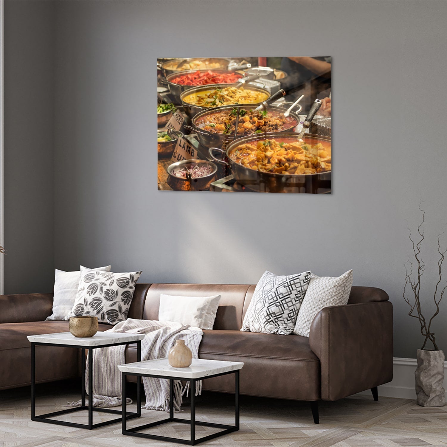 Farbenfrohes Glasbild mit indischem Essen