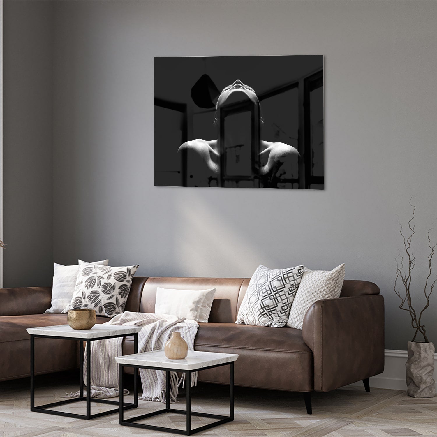 Schwarz-Weiß-Glasbild mit mystischen weiblichen Figuren