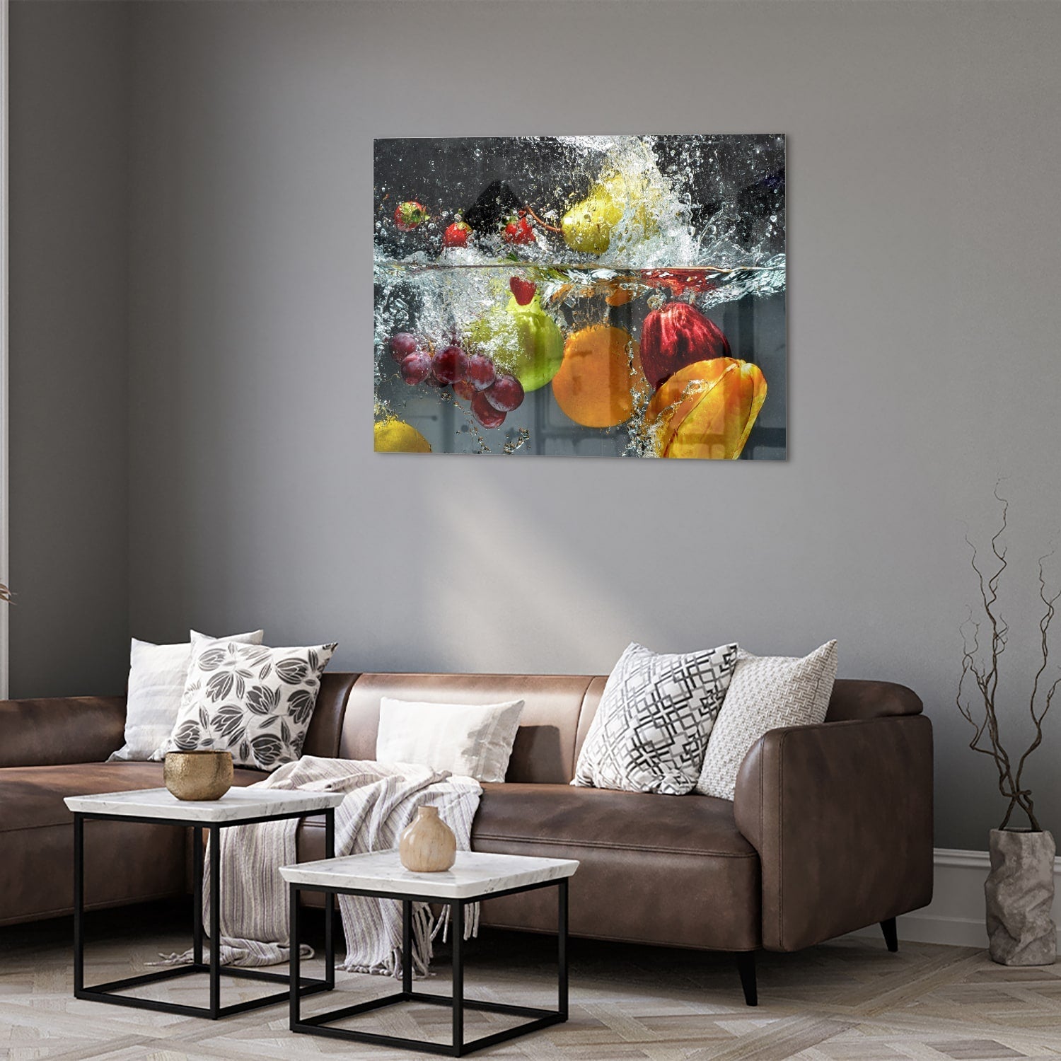 Leuchtendes Glasbild mit Früchten und Wassertropfen