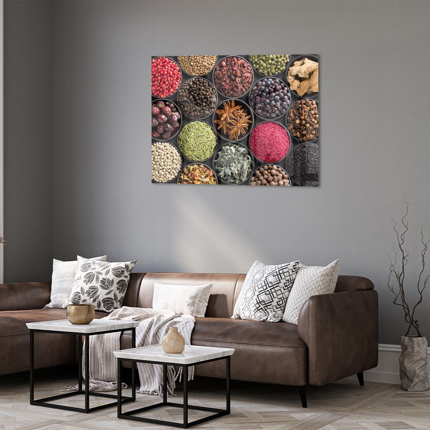 Farbenfrohes Glasbild mit Gewürzen und Kräutern