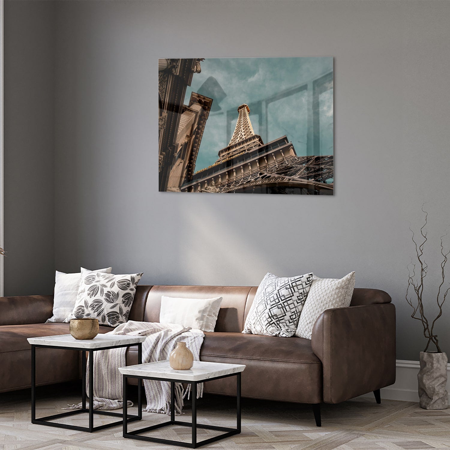 Glasbild mit dem Eiffelturm in luxuriöser Optik
