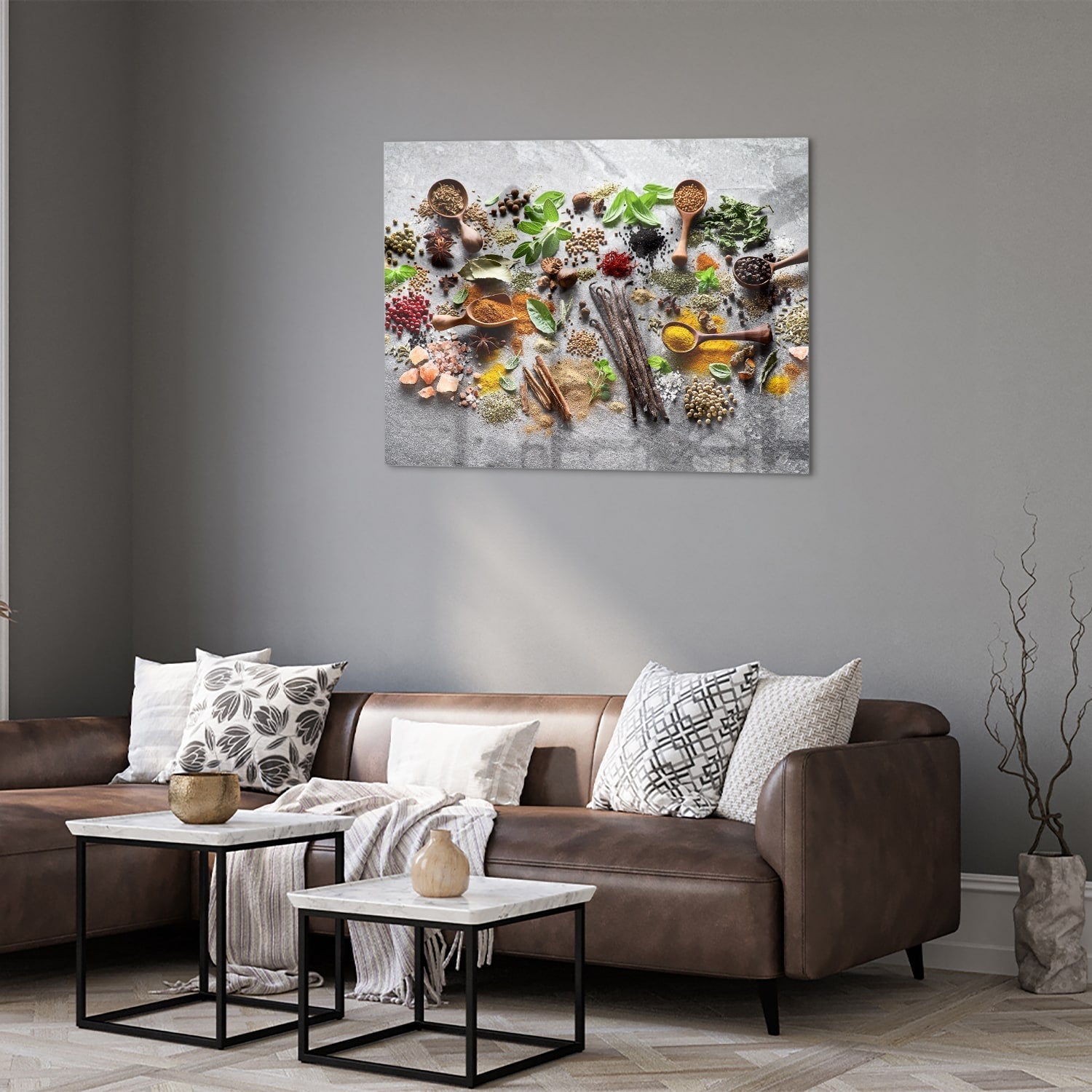 Farbenfrohes Glasbild mit Kräutern und Gewürzen